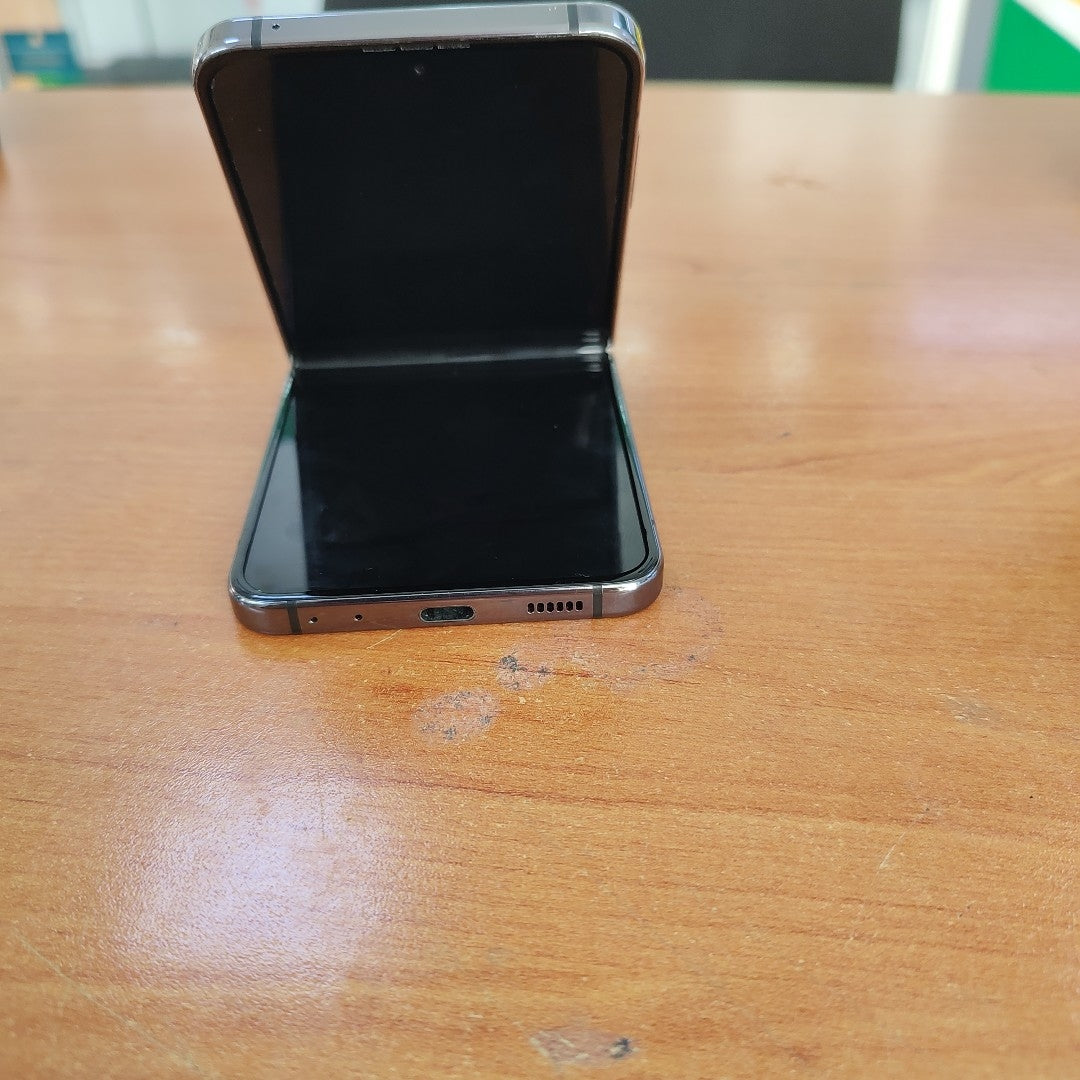 CELULAR SAMSUNG GALAXY Z FLIP 5 SM-F731U1 (2023) 512 GB 8 GB RAM (SEMINUEVO)