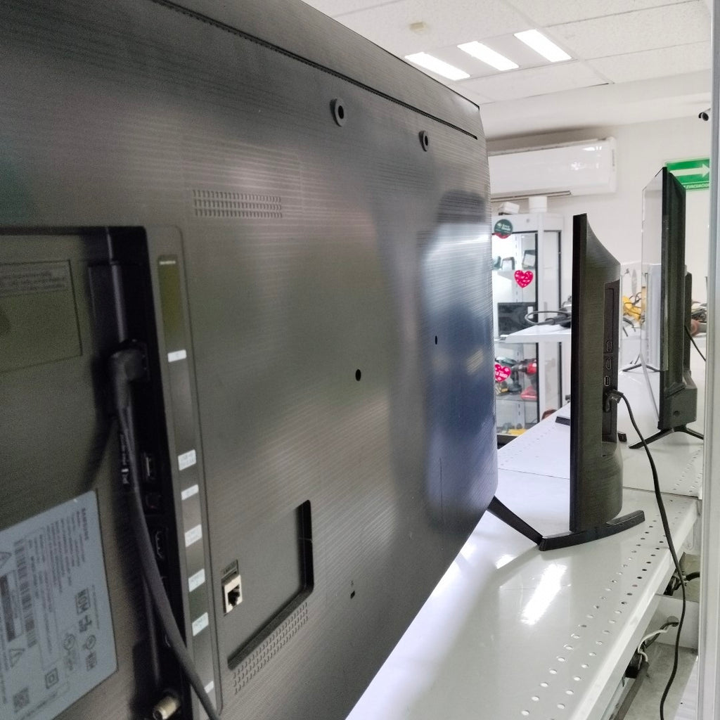 PANTALLA SAMSUNG UN43CU7000F (2023) 43" LED 4K (SEMINUEVO)