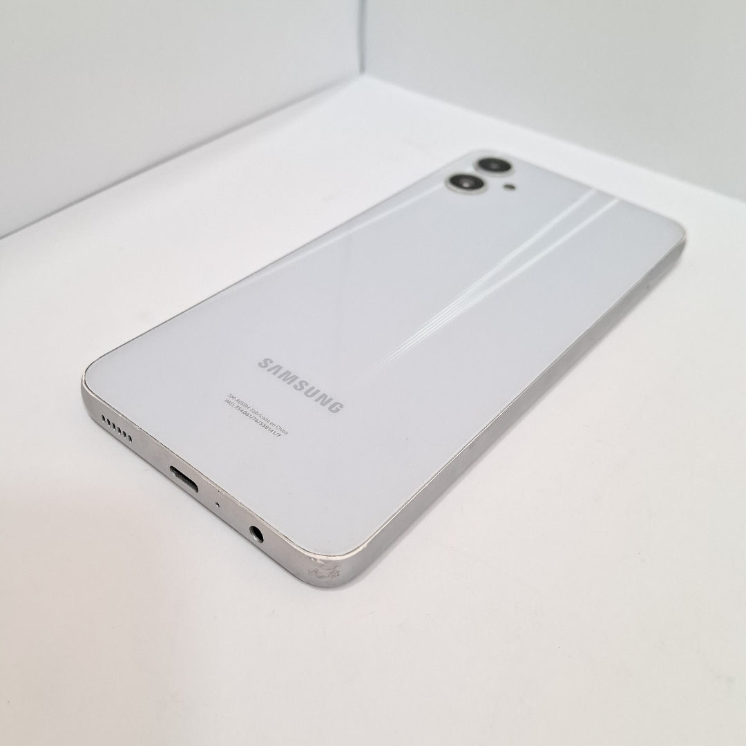 CELULAR SAMSUNG GALAXY A05 SM-A055M (2023) 64 GB 4 GB RAM (SEMINUEVO)