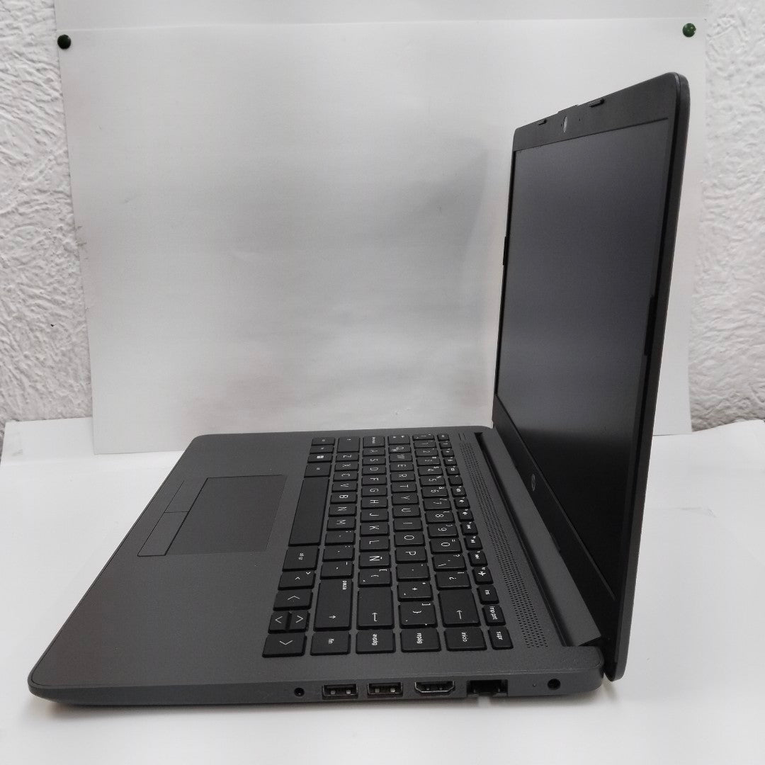 LAPTOP HP 245 G8 (2023) 256 GB SSD 8 GB RAM (SEMINUEVO)
