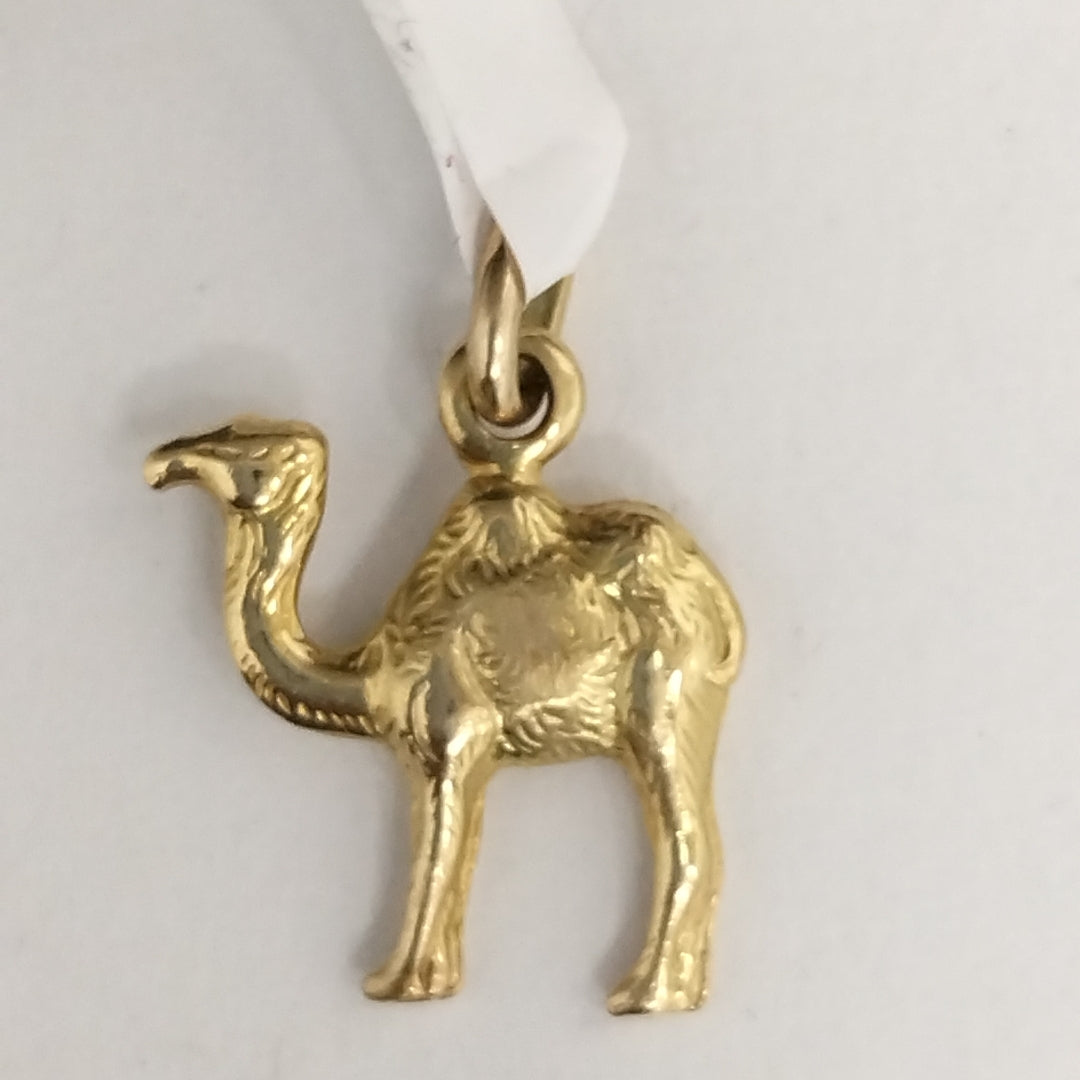 K1 1,50 GRMS 14 K ESPECIFICACIONES COMPLEMENTARIAS DIJE MOTIVO CAMELLO (SEMINUEVO)