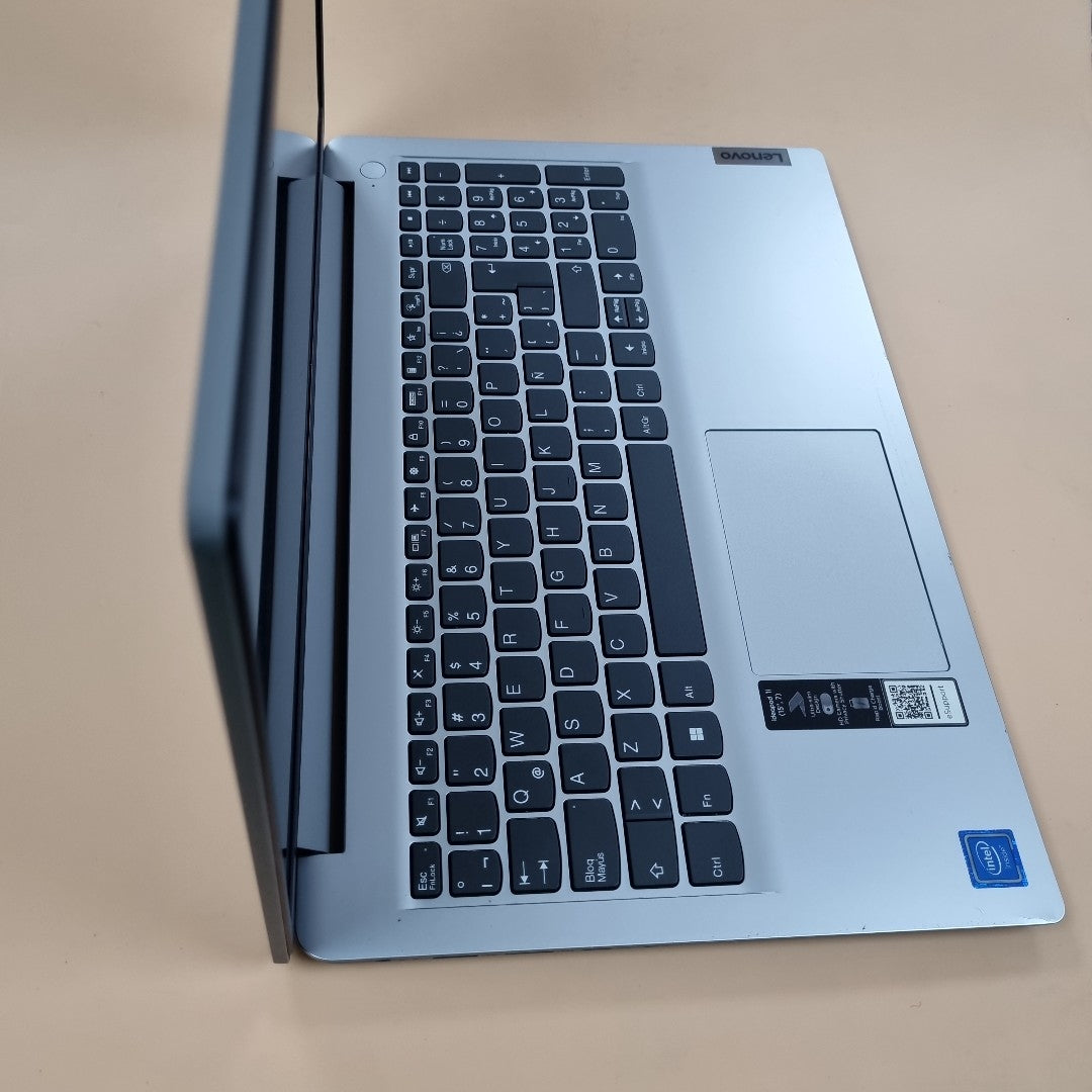 LAPTOP LENOVO IDEAPAD 1 15IGL7 (2023) 256 GB SSD 8 GB RAM (SEMINUEVO)