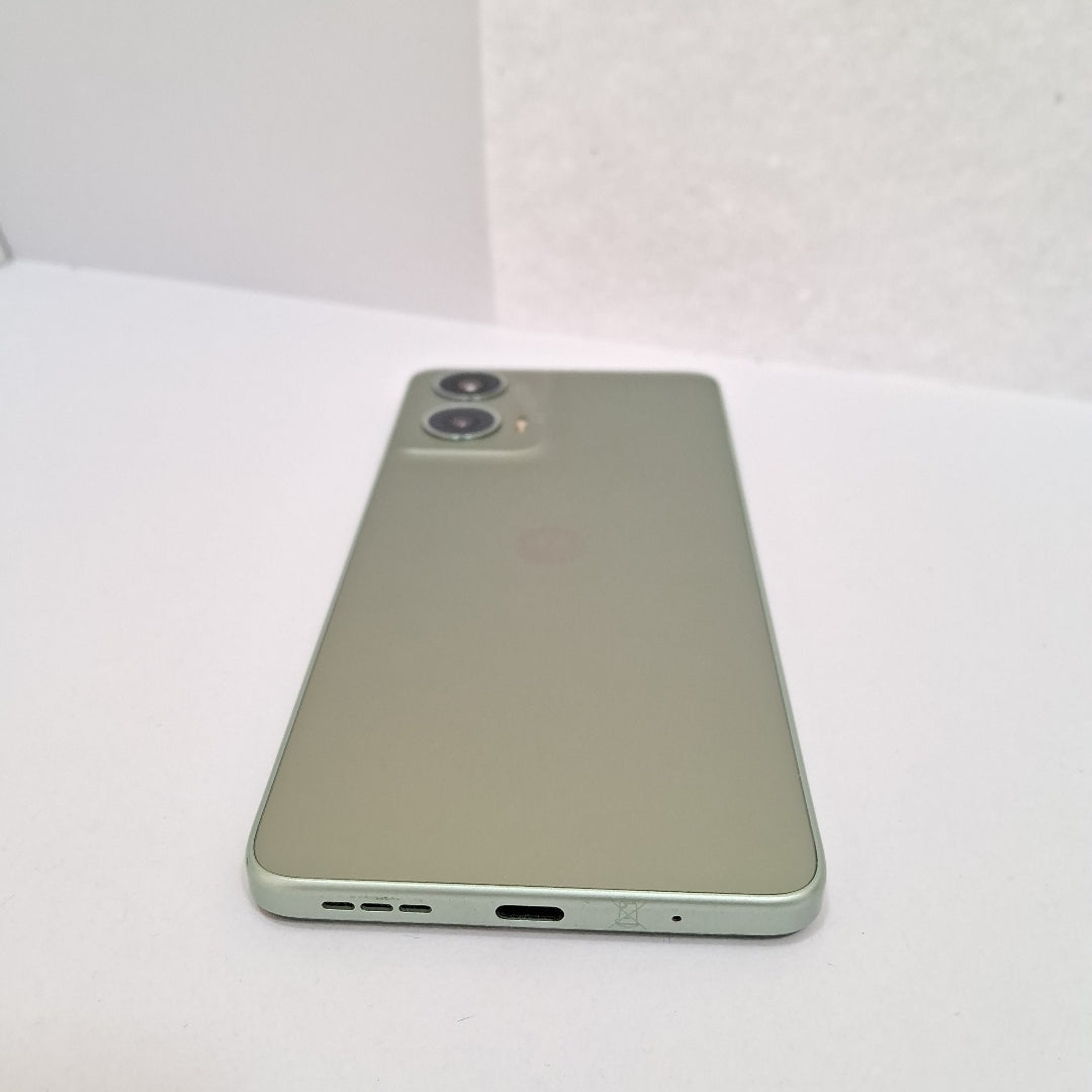 CELULAR MOTOROLA MOTO G24 XT2423-1 (2024) 128 GB 4 GB RAM (SEMINUEVO)