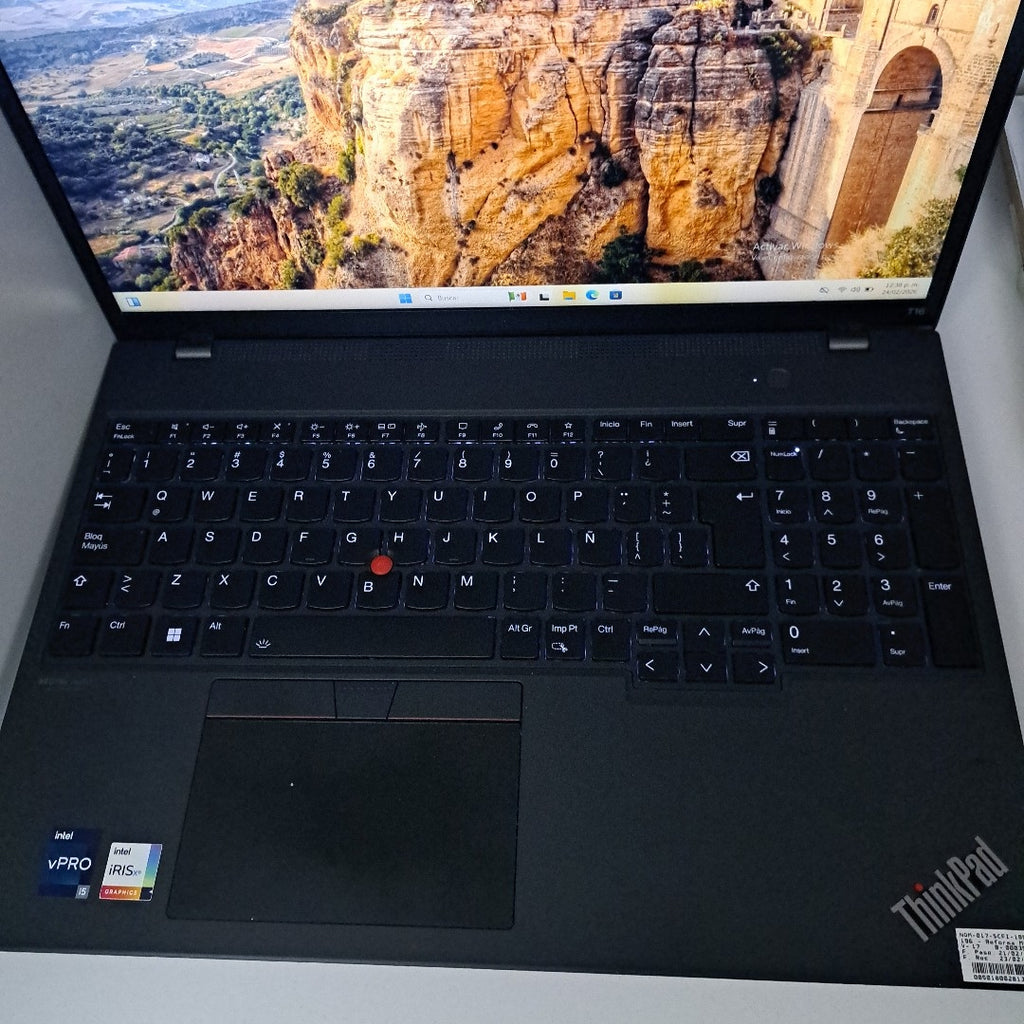 LAPTOP LENOVO THINKPAD T16 GEN 1 (2023) 1 TB SSD 16 GB RAM (SEMINUEVO)