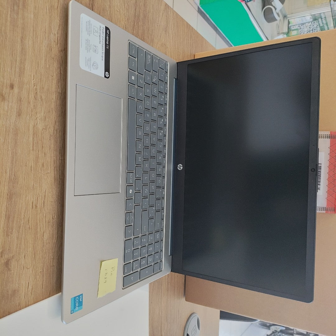 LAPTOP HP 15-FD0231LA (2025) 512 GB SSD 8 GB RAM (SEMINUEVO)