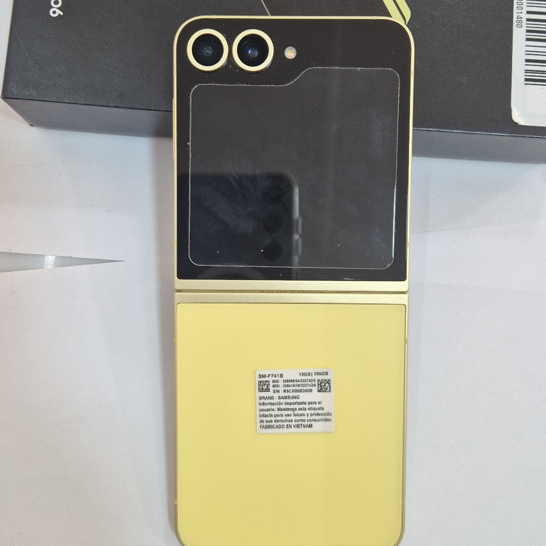 CELULAR SAMSUNG GALAXY Z FLIP6 SM-F741B (2024) 256 GB 12 GB RAM (SEMINUEVO)