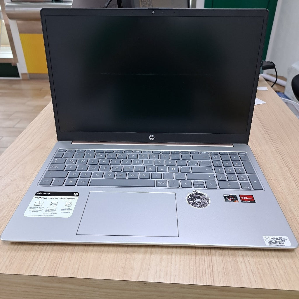 LAPTOP HP 15-FC0068LA (2024) 512 GB SSD 8 GB RAM (SEMINUEVO)