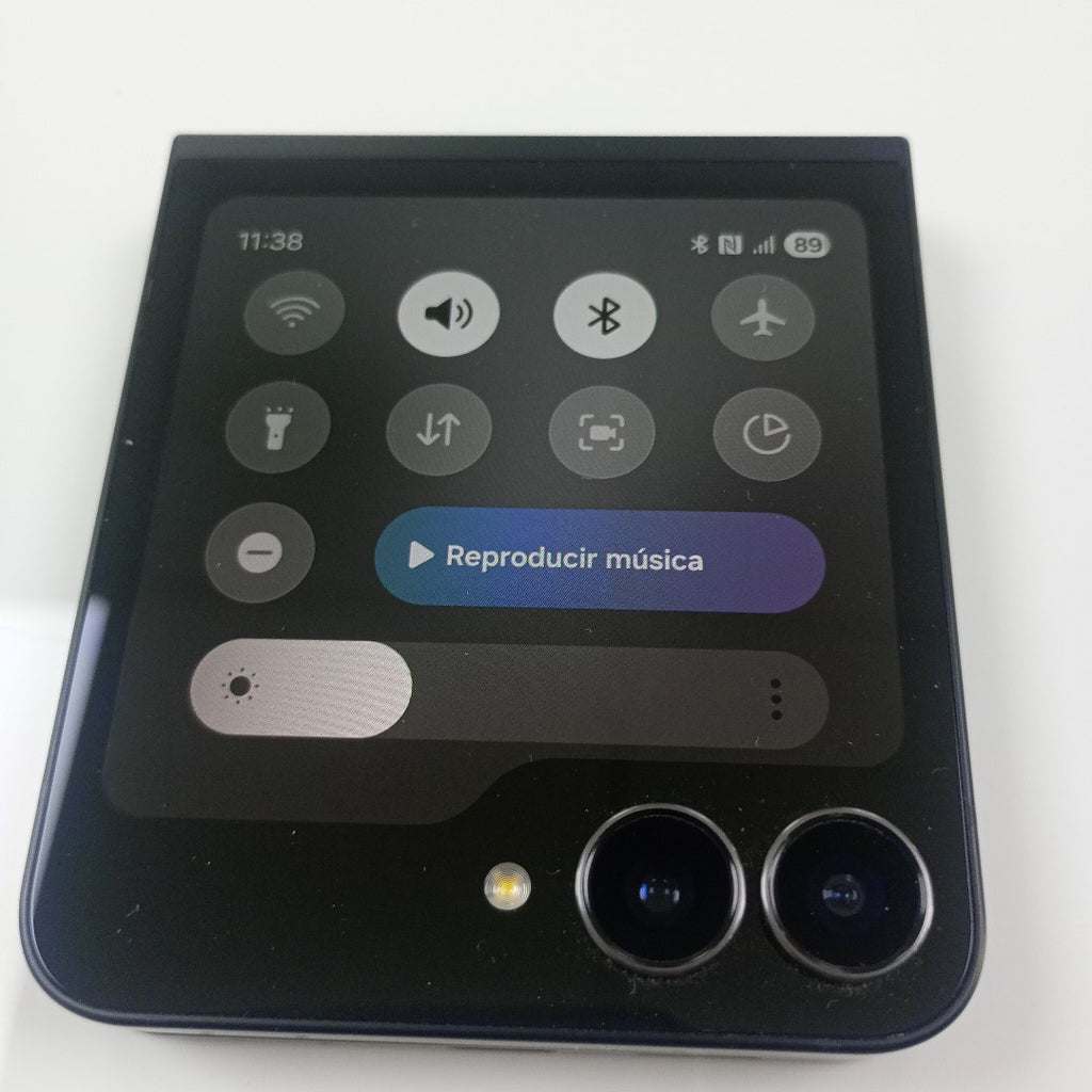 CELULAR SAMSUNG GALAXY Z FLIP7 FE SM-F761B (2025) 128 GB 8 GB RAM (SEMINUEVO)