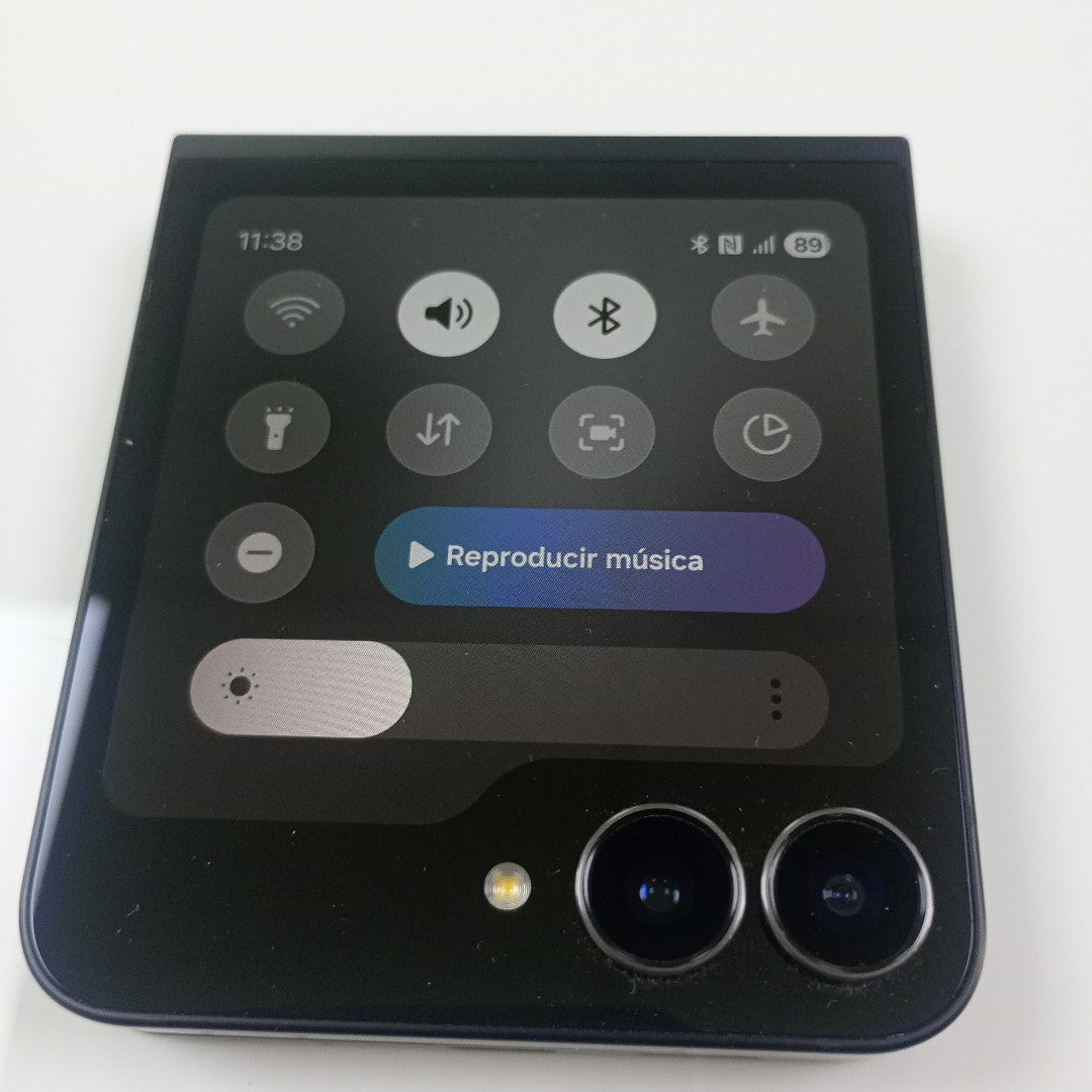 CELULAR SAMSUNG GALAXY Z FLIP7 FE SM-F761B (2025) 128 GB 8 GB RAM (SEMINUEVO)