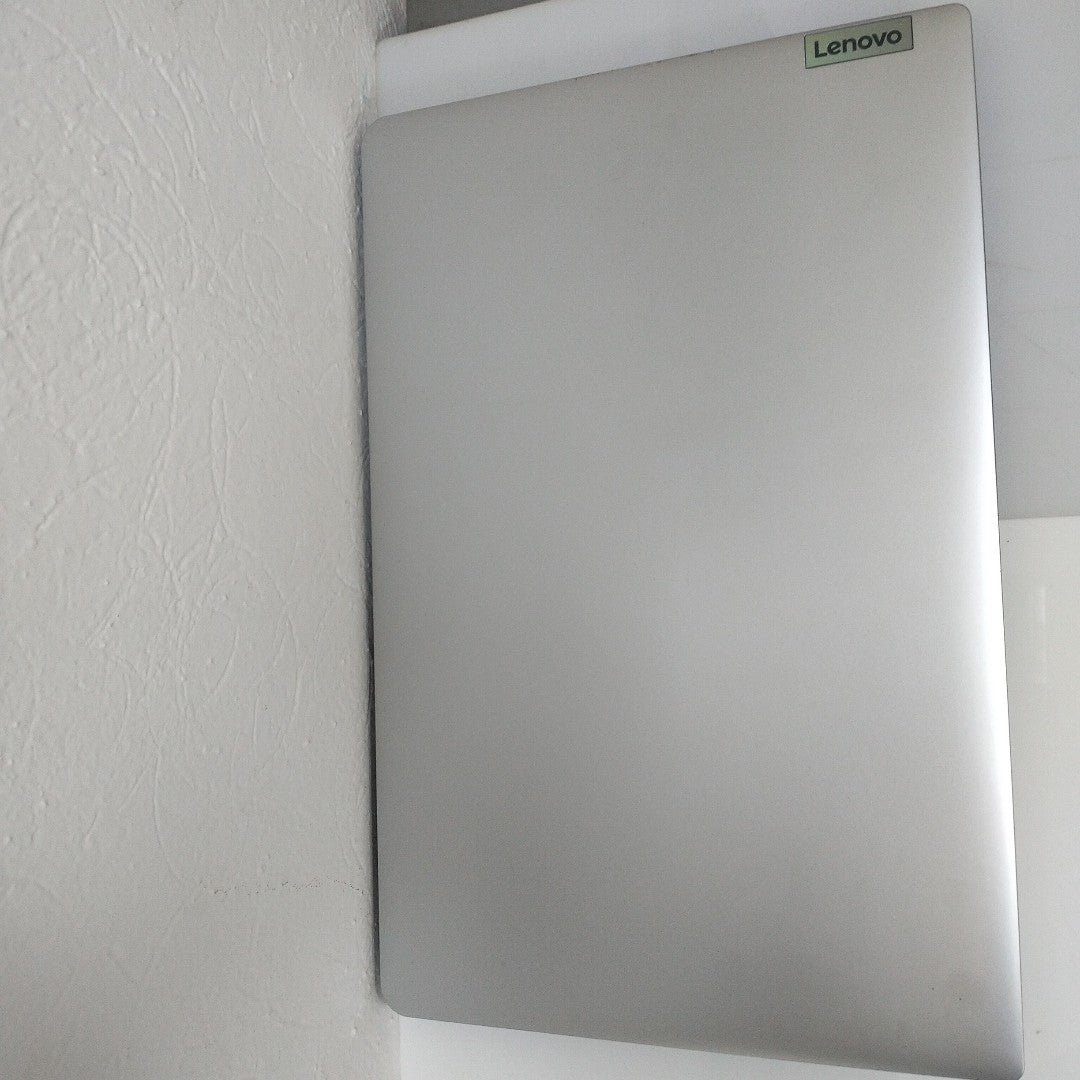 LAPTOP LENOVO IDEAPAD 1 15IGL7 (2023) 256 GB SSD 8 GB RAM (SEMINUEVO)