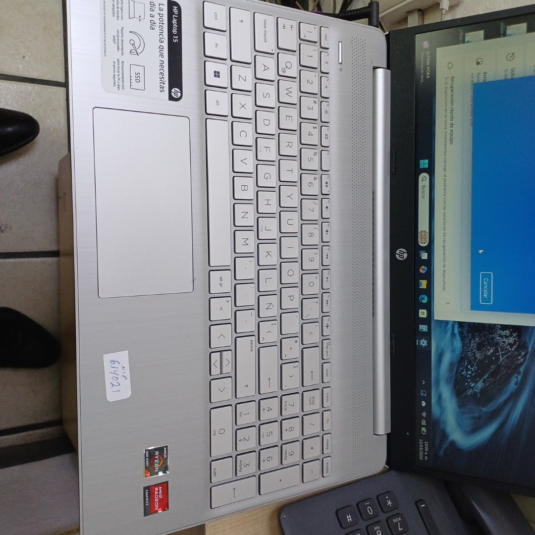 LAPTOP HP 15-EF2526LA (2024) 512 GB SSD 12 GB RAM (SEMINUEVO)