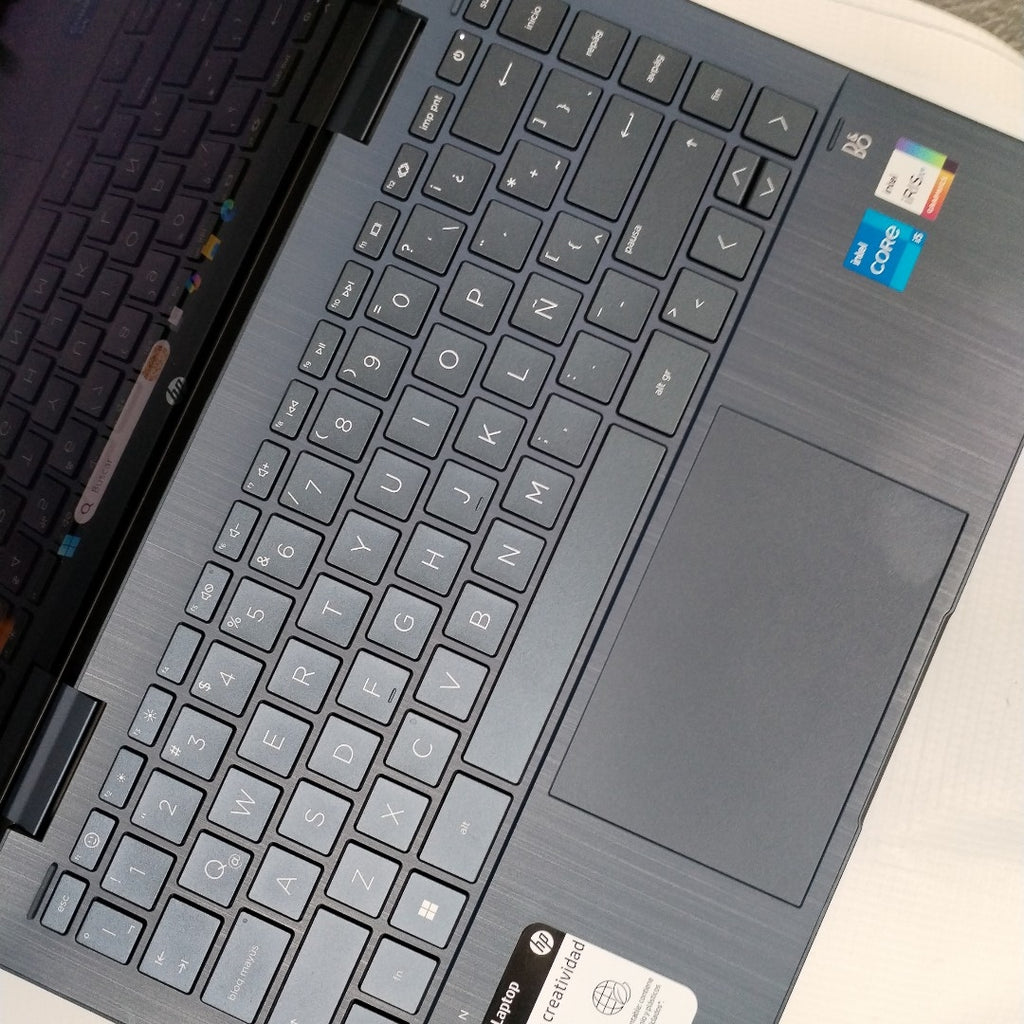 LAPTOP HP PAVILION X360 14-EK0008LA (2024) 512 GB SSD 8 GB RAM (SEMINUEVO)