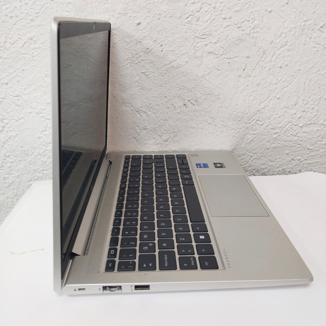 LAPTOP HP PROBOOK 440 G9 (2024) 512 GB SSD 16 GB RAM (SEMINUEVO)