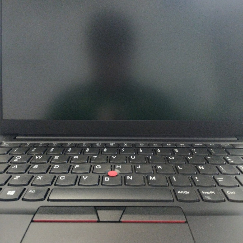 LAPTOP LENOVO THINKPAD E14 GEN 2 (2022) 512 GB SSD 16 GB RAM (SEMINUEVO)