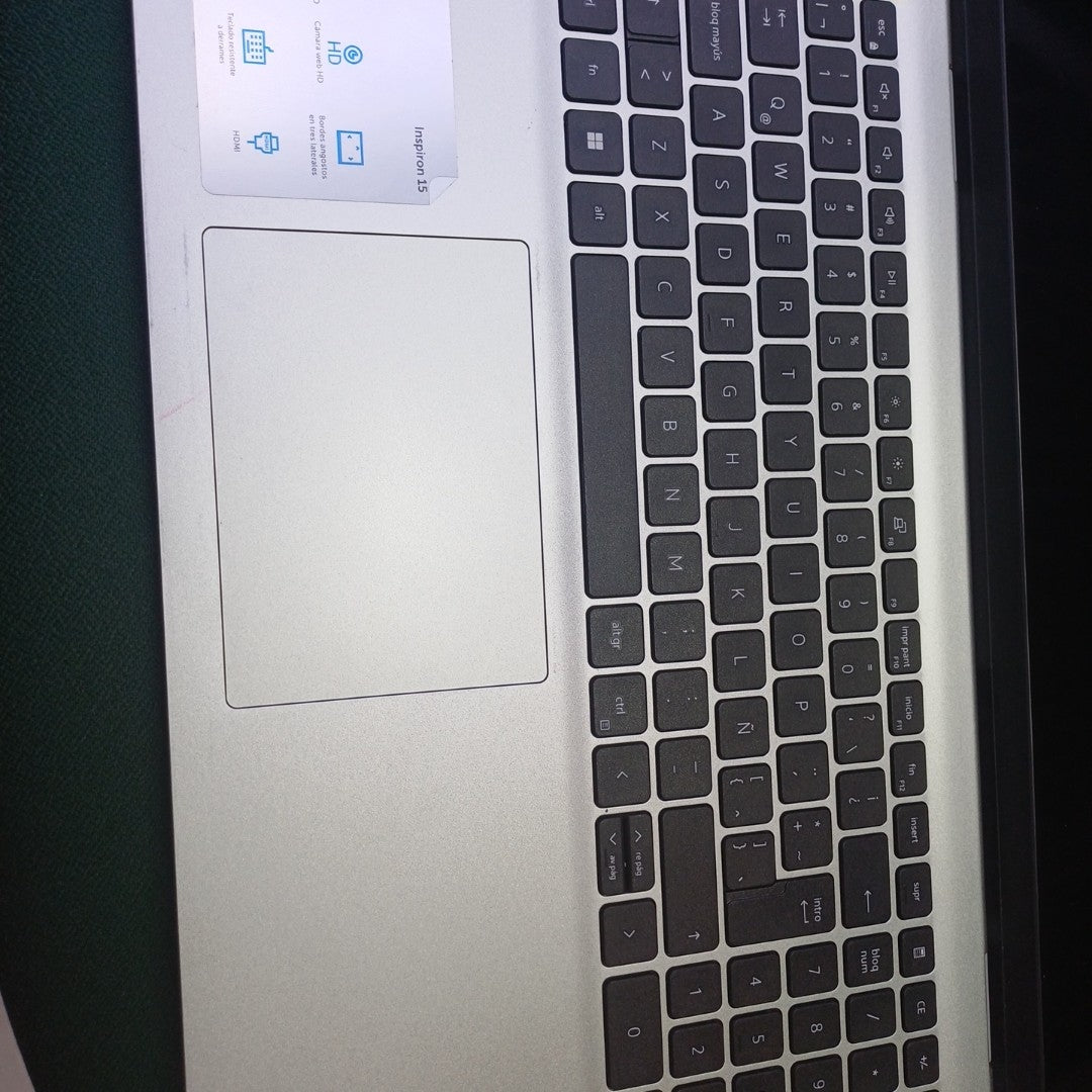 LAPTOP DELL INSPIRON 15 3520 (2023) 256 GB SSD 8 GB RAM (SEMINUEVO)