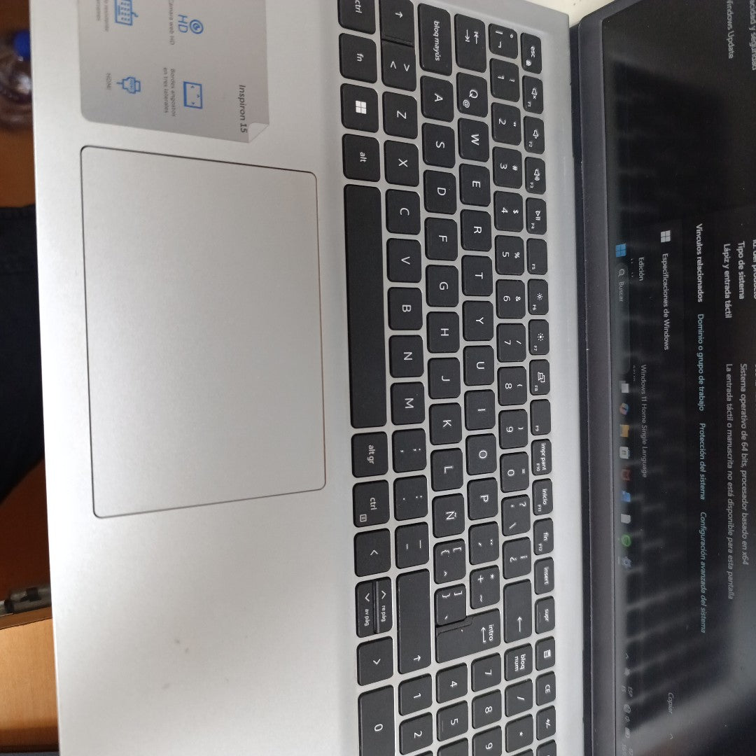 LAPTOP DELL INSPIRON 15 3520 (2024) 512 GB SSD 16 GB RAM (SEMINUEVO)
