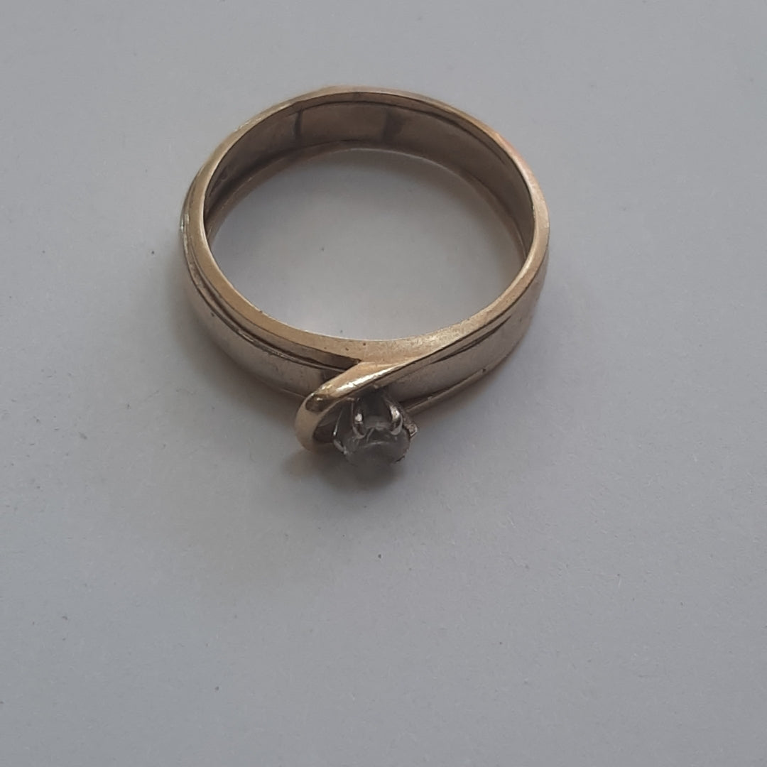 SOLITARIO ORO 14 K 4 GRMS (SEMINUEVO)