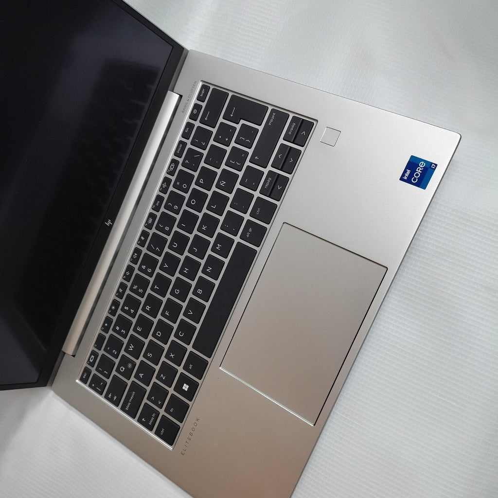 LAPTOP HP ELITEBOOK 840 G10 (2024) 256 GB SSD 16 GB RAM (SEMINUEVO)