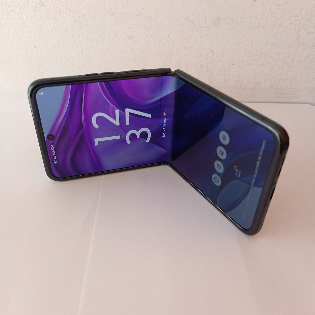CELULAR MOTOROLA RAZR 50 ULTRA XT2451-3 (2024) 512 GB 12 GB RAM (SEMINUEVO)