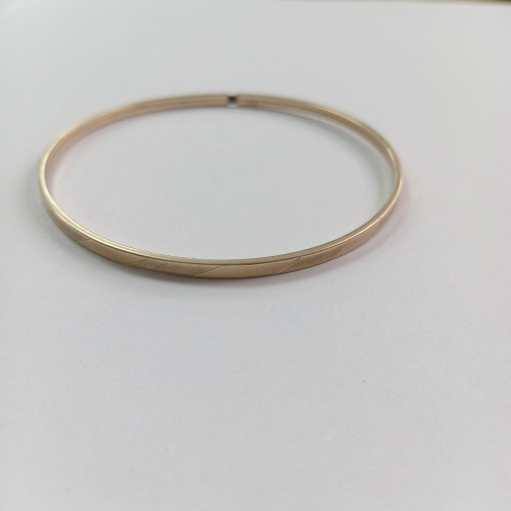 PULSERA RIGIDA ORO 10 K 3.6 GRMS (SEMINUEVO)