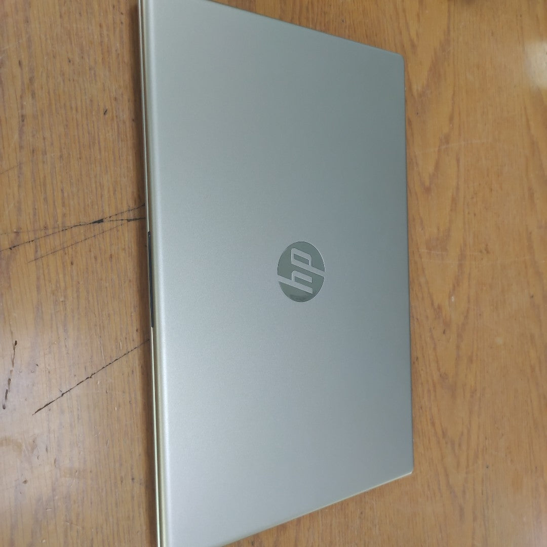 LAPTOP HP 15-FC0069LA (2024) 512 GB SSD 8 GB RAM (SEMINUEVO)