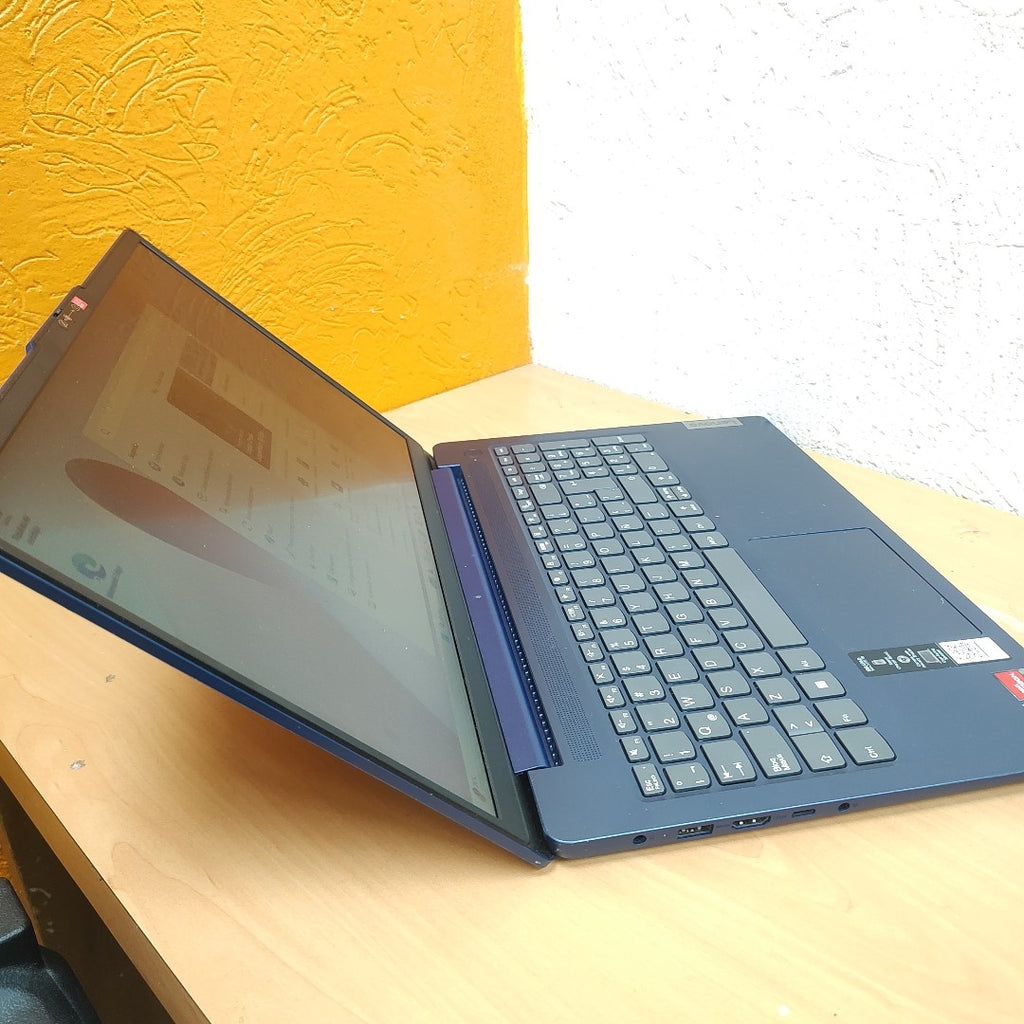 LAPTOP LENOVO IDEAPAD SLIM 3 15AMN8 (2025) 512 GB SSD 8 GB RAM (SEMINUEVO)