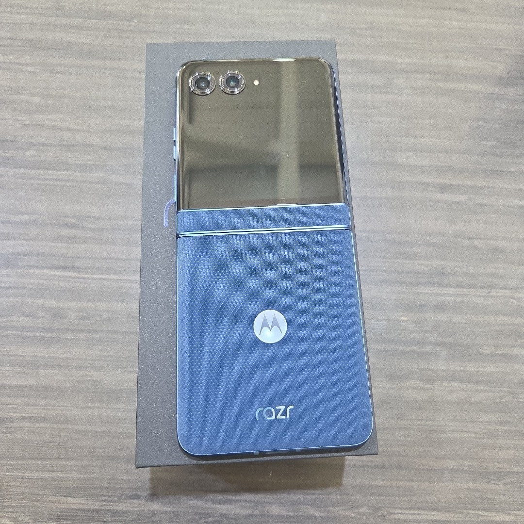 CELULAR MOTOROLA RAZR 60 XT2553-1 (2025) 512 GB 12 GB RAM (SEMINUEVO)