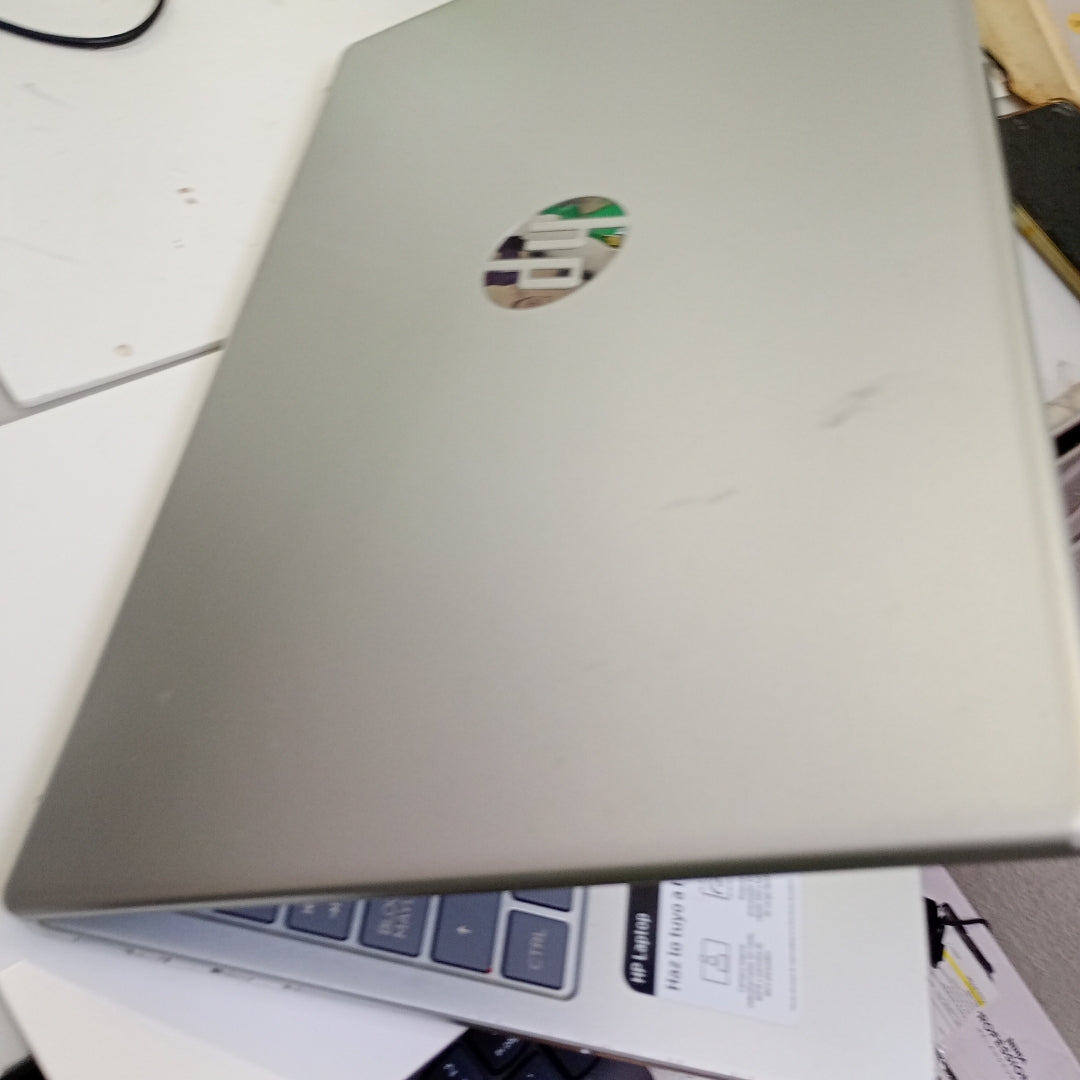 LAPTOP HP 15-FD0037LA  (2024) 512 GB SSD 8 GB RAM (SEMINUEVO)