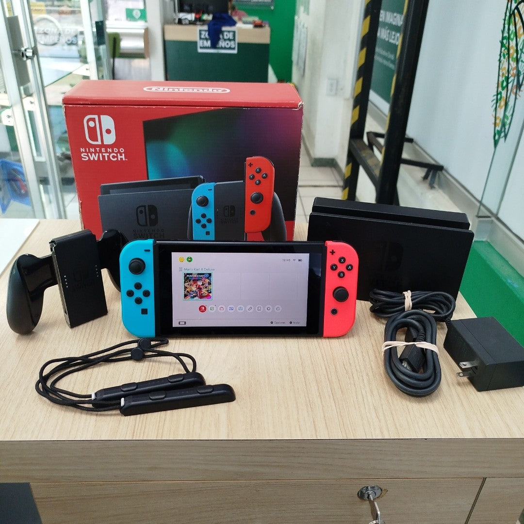 CONSOLA DE VIDEOJUEGO NINTENDO SWITCH 1.1 32 GB (SEMINUEVO)