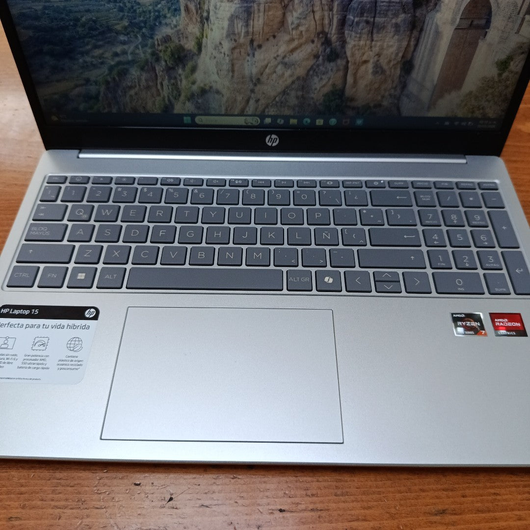 LAPTOP HP 15-FC0288LA (2025) 512 GB SSD 16 GB RAM (SEMINUEVO)