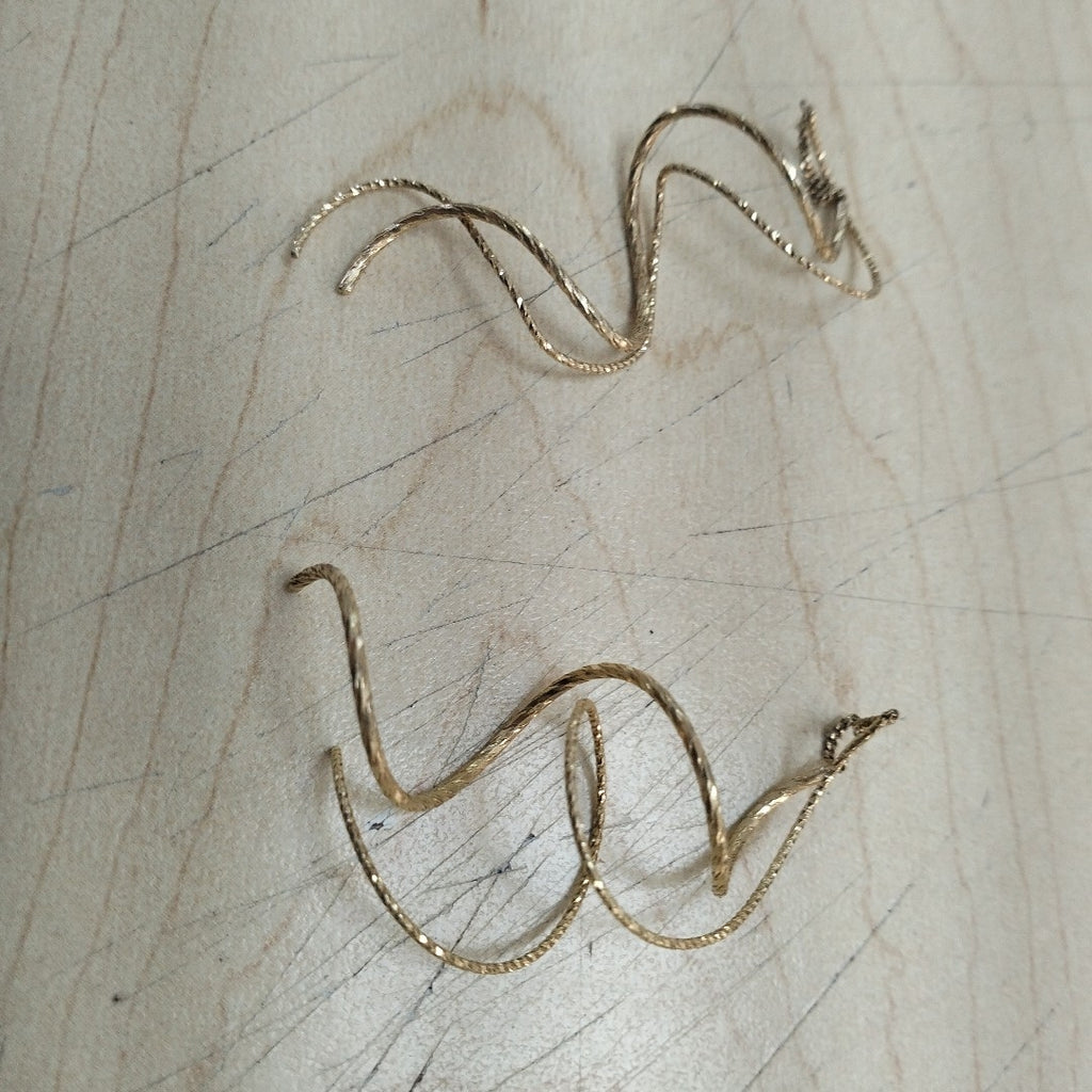 VIOLADORES PAR ORO 14 K 2.8 GRMS (SEMINUEVO)