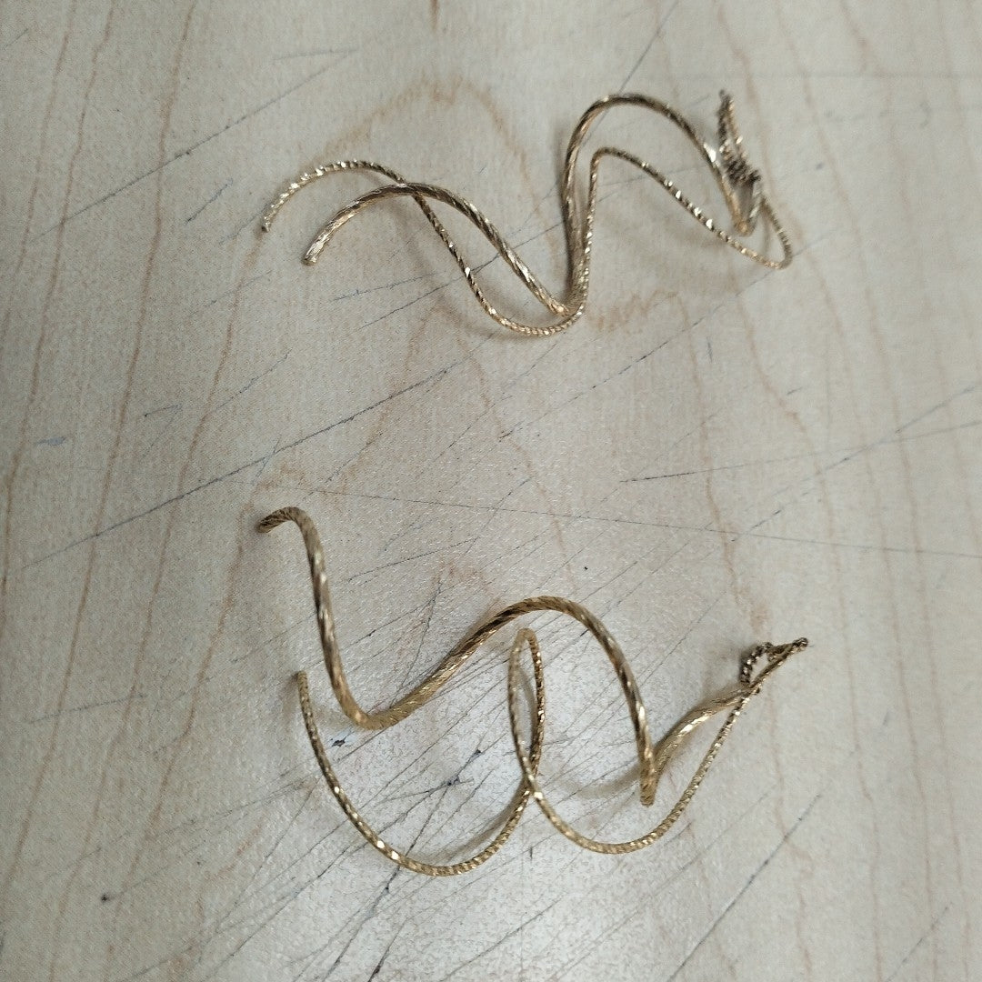 VIOLADORES PAR ORO 14 K 2.8 GRMS (SEMINUEVO)