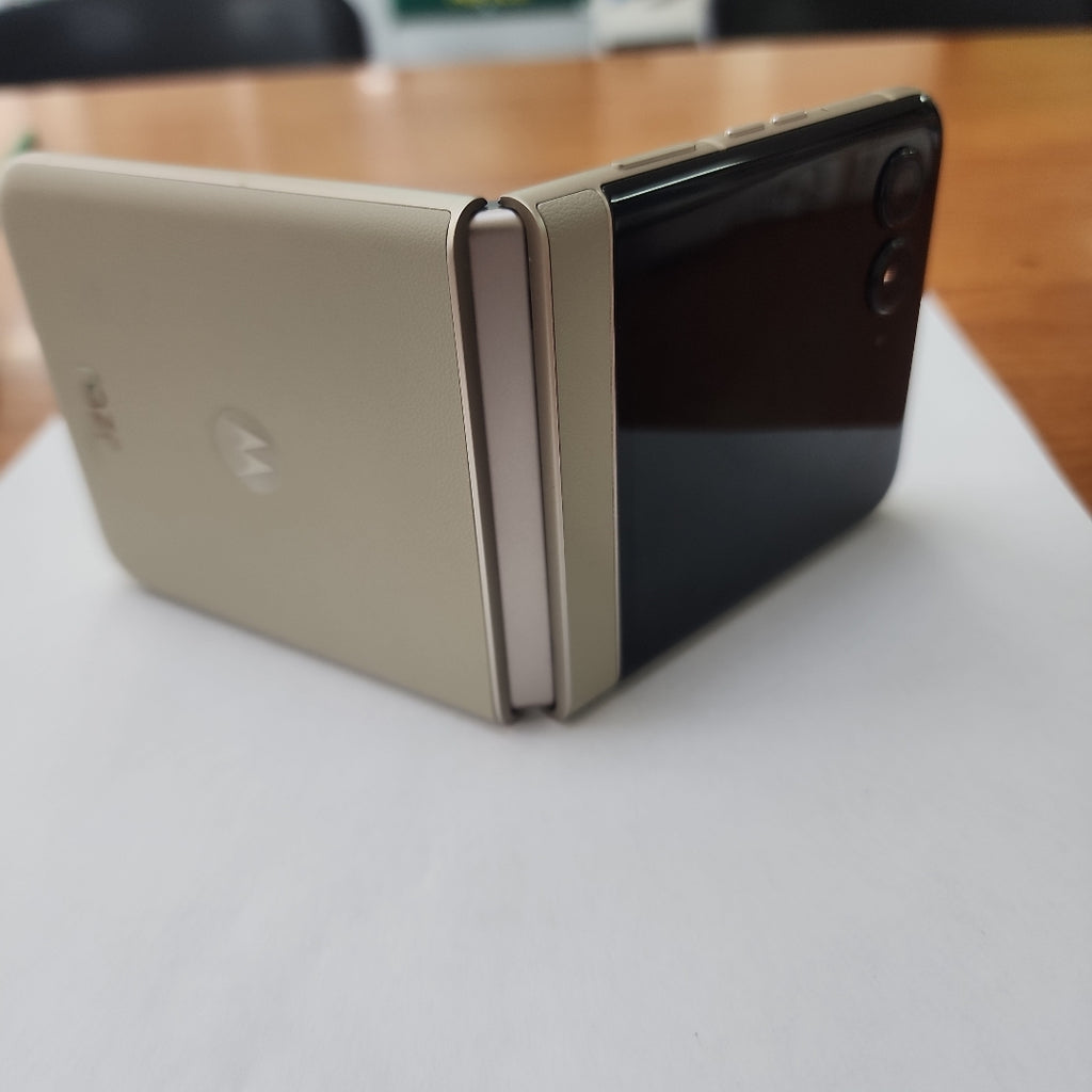CELULAR MOTOROLA RAZR 50 5G XT2453-1 512 GB 12 GB RAM (SEMINUEVO)