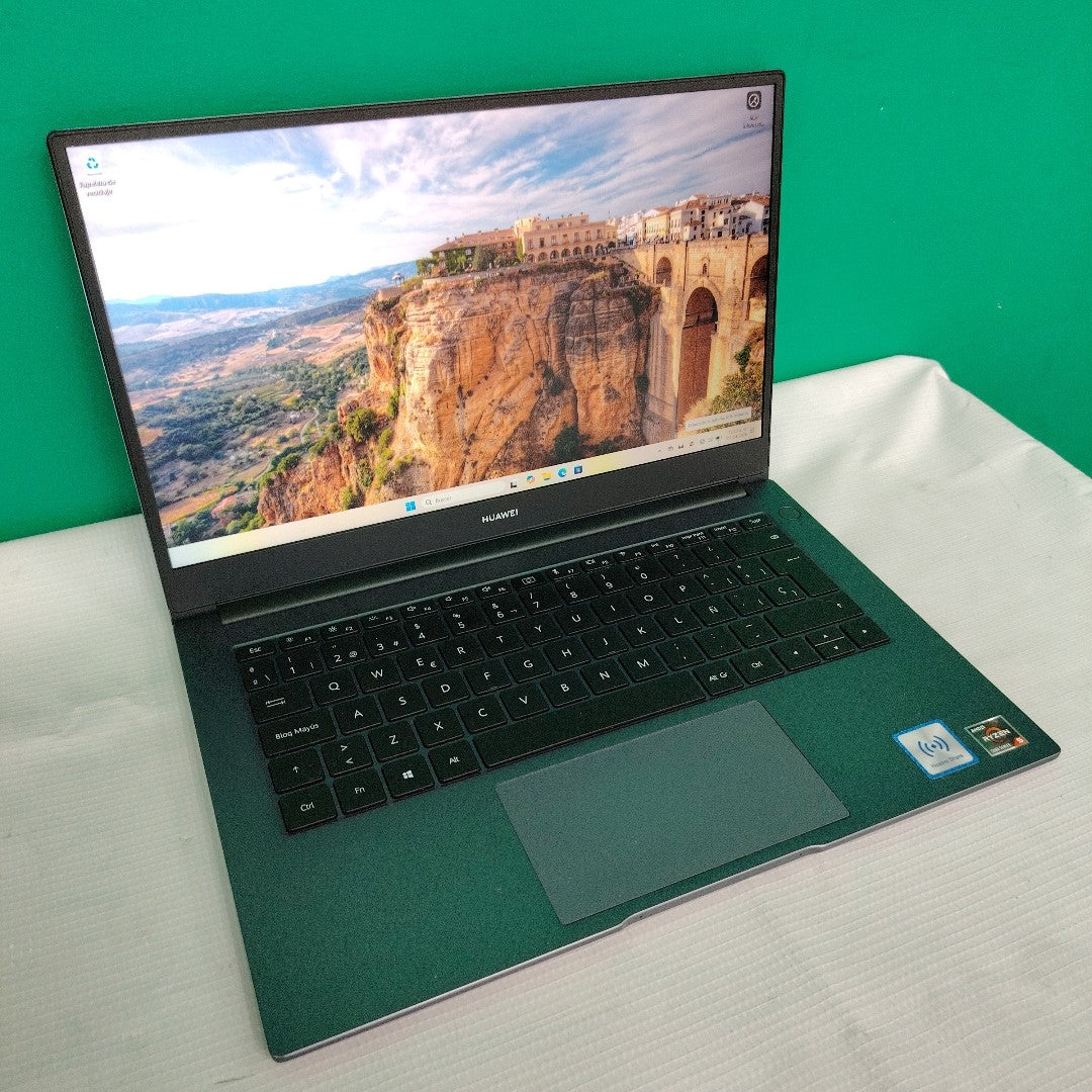 LAPTOP HUAWEI MATEBOOK D14 MDF-X (2023) 512 GB SSD 8 GB RAM (SEMINUEVO)