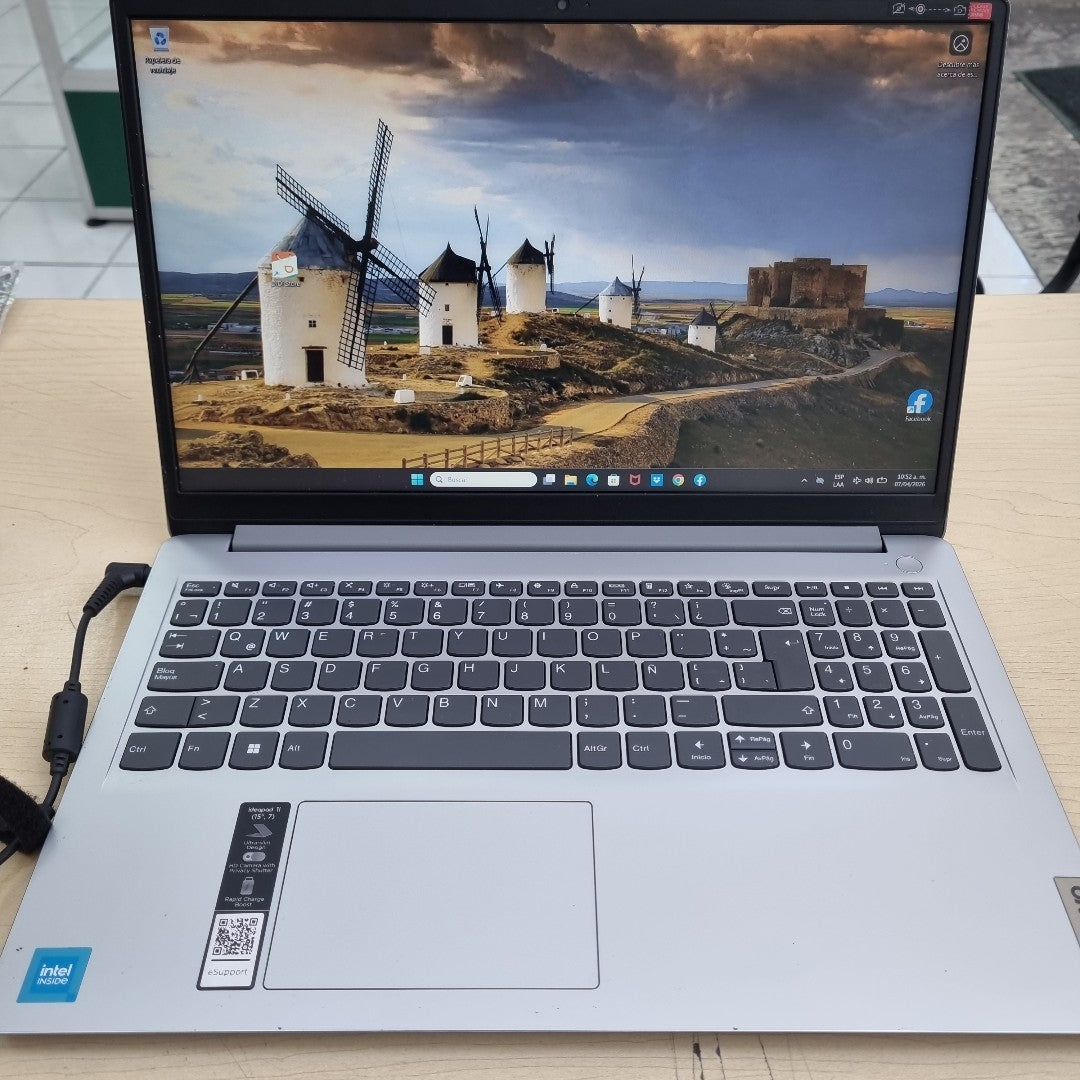 LAPTOP LENOVO IDEAPAD 1 15IGL7 (2024) 256 GB SSD 8 GB RAM (SEMINUEVO)