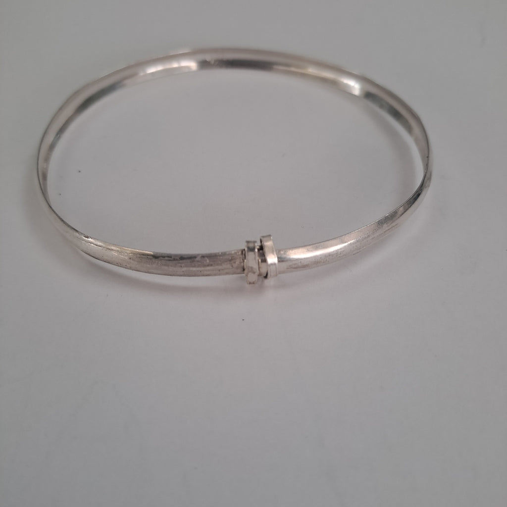 PULSERA RIGIDA PLATA 6.2 GRMS (SEMINUEVO)