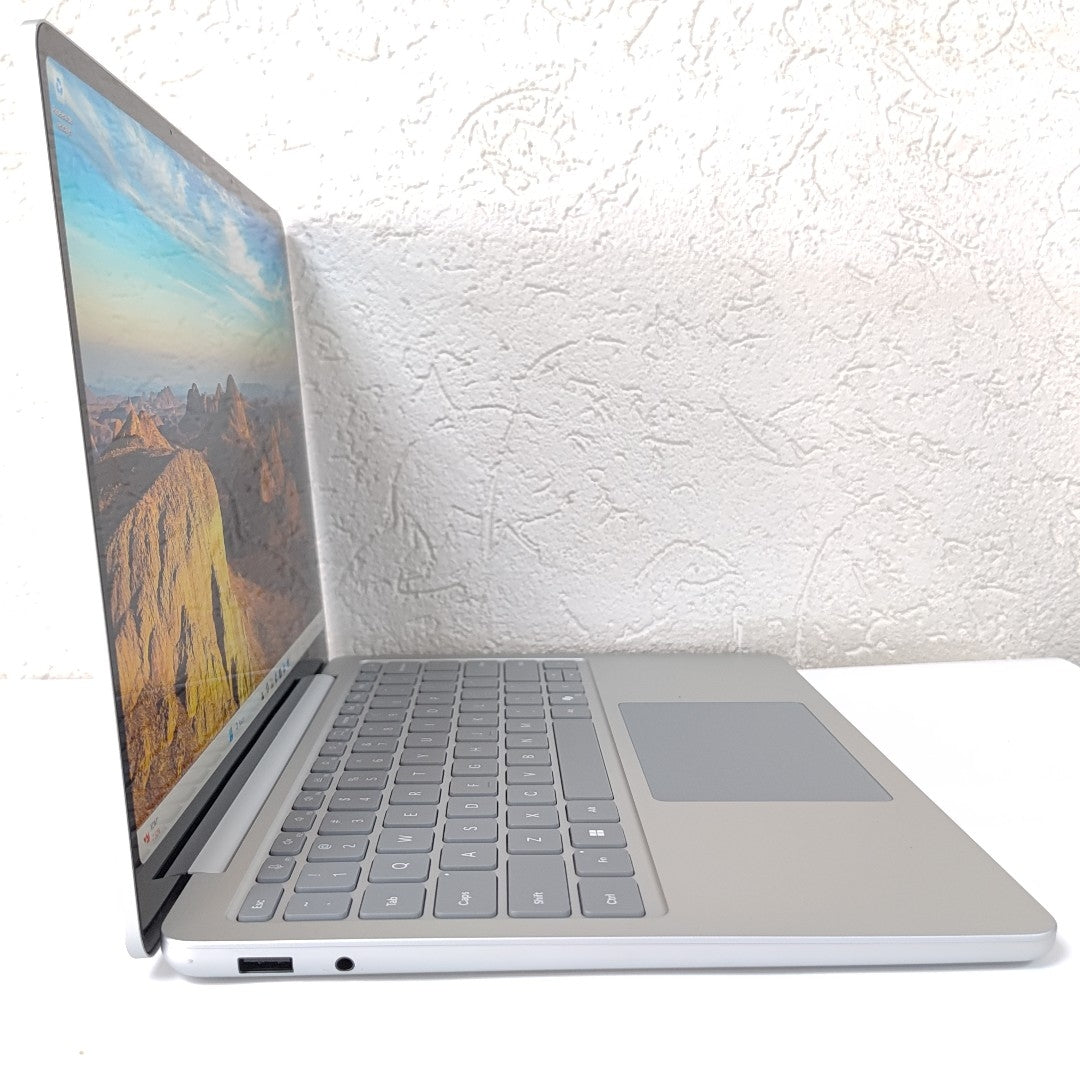 LAPTOP MICROSOFT SURFACE LAPTOP 2095 (2025) 256 GB SSD 16 GB RAM (SEMINUEVO)