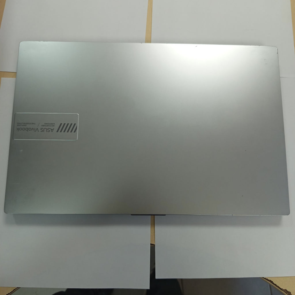 LAPTOP ASUS VIVOBOOK GO 15 E1504FA-NJ274W (2023) 512 GB SSD 16 GB RAM (SEMINUEVO)