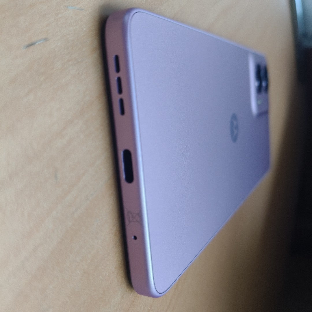 CELULAR MOTOROLA MOTO G24 XT2423-1 (2024) 256 GB 4 GB RAM (SEMINUEVO)