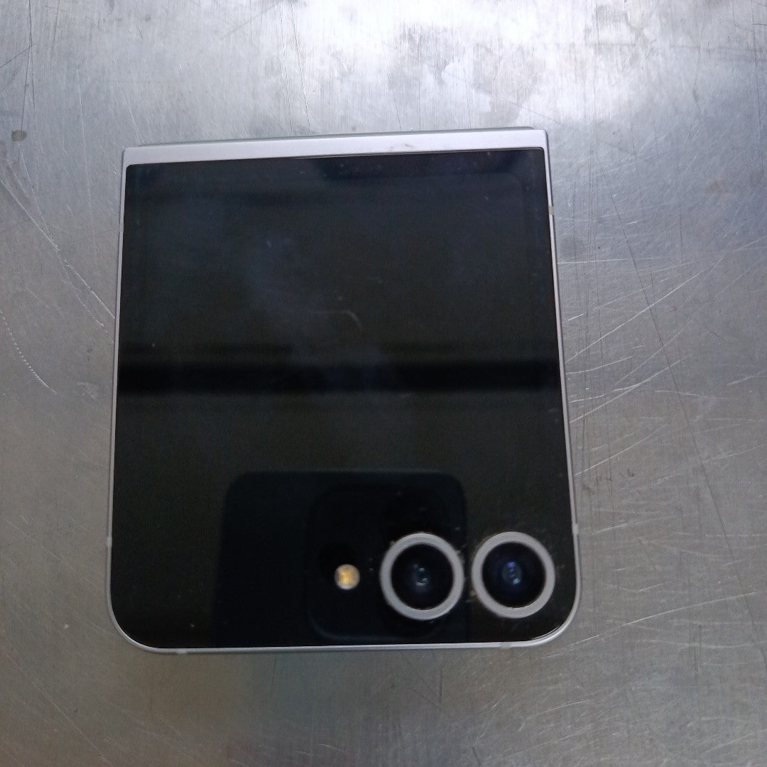 CELULAR SAMSUNG GALAXY Z FLIP6 SM-F741B (2024) 256 GB 12 GB RAM (SEMINUEVO)