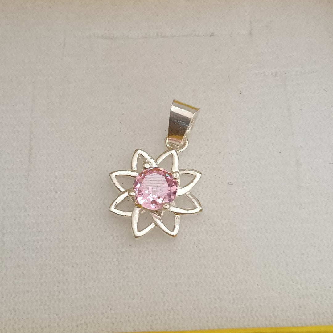 DIJE FLOR CON PIEDRA ROSA PLATA .925 2.1 GR (NUEVO)