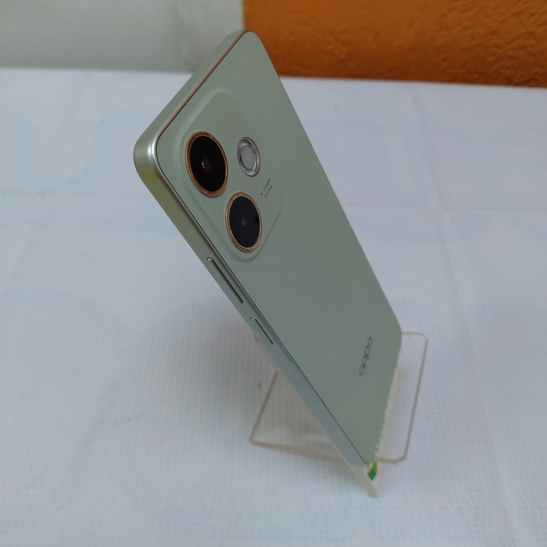 CELULAR OPPO  A5 PRO CPH2711 (2025) 256 GB 8 GB RAM (SEMINUEVO)
