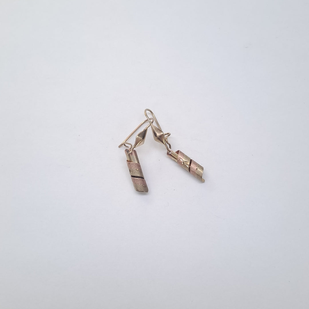 ARETES PAR ORO COMBINADO 10 K 2.3 GRMS (SEMINUEVO)