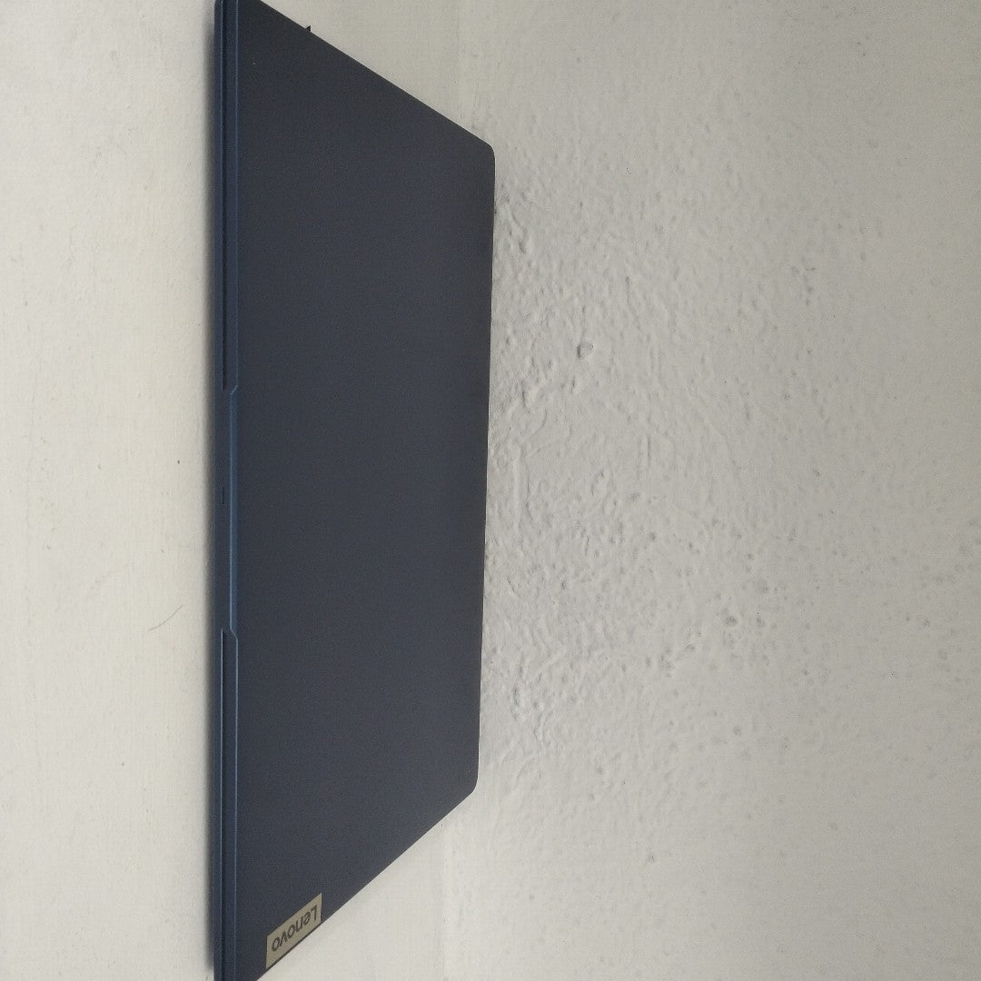 LAPTOP LENOVO IDEAPAD SLIM 3 15IAN8 (2024) 256 GB SSD 8 GB RAM (SEMINUEVO)