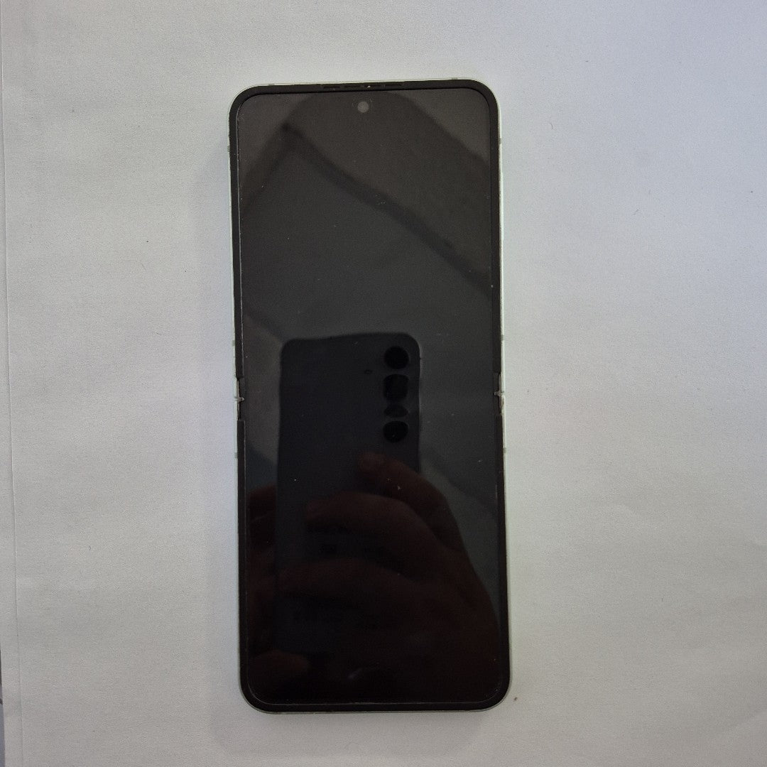 CELULAR SAMSUNG GALAXY Z FLIP6 SM-F741B (2024) 256 GB 12 GB RAM (SEMINUEVO)