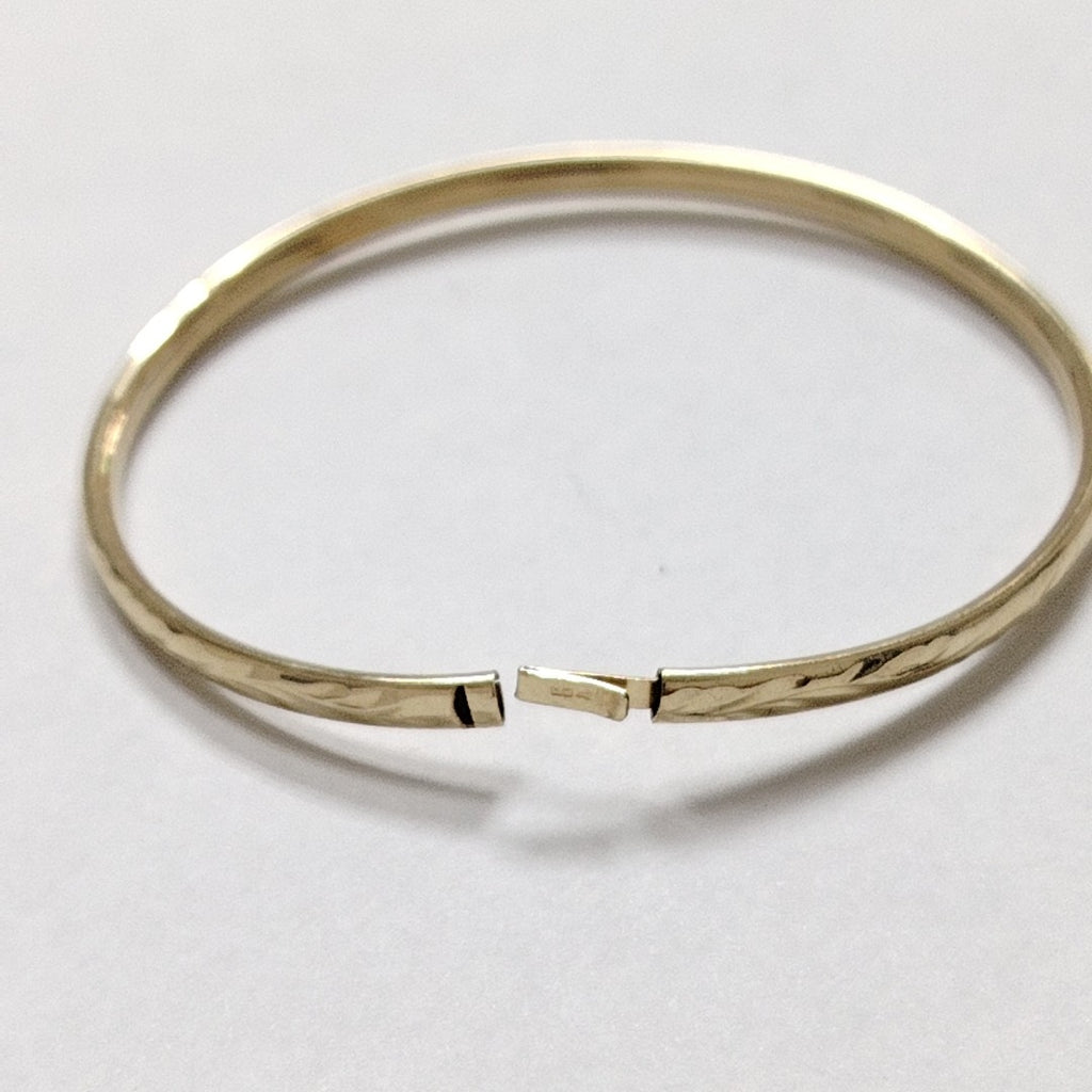PULSERA RIGIDA ORO 10 K 3.4 GRMS (SEMINUEVO)