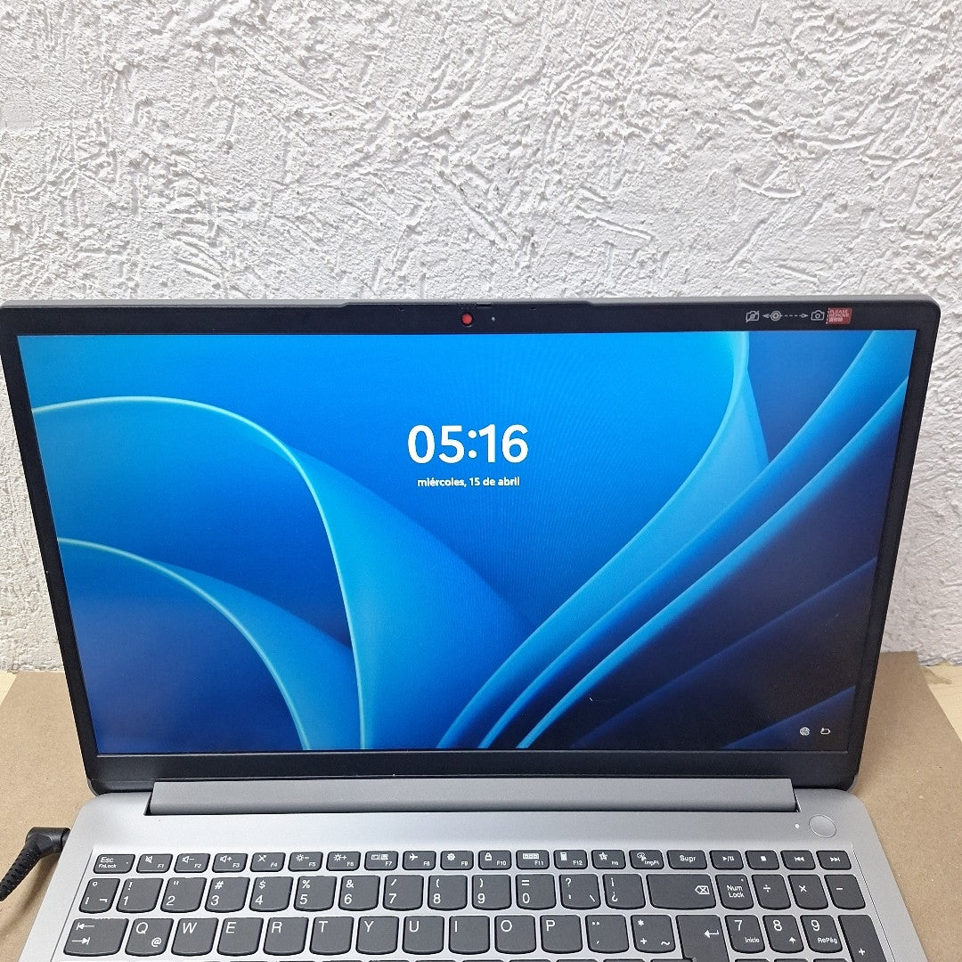 LAPTOP LENOVO IDEAPAD 1 15AMN7 (2023) 256 GB SSD 8 GB RAM (SEMINUEVO)