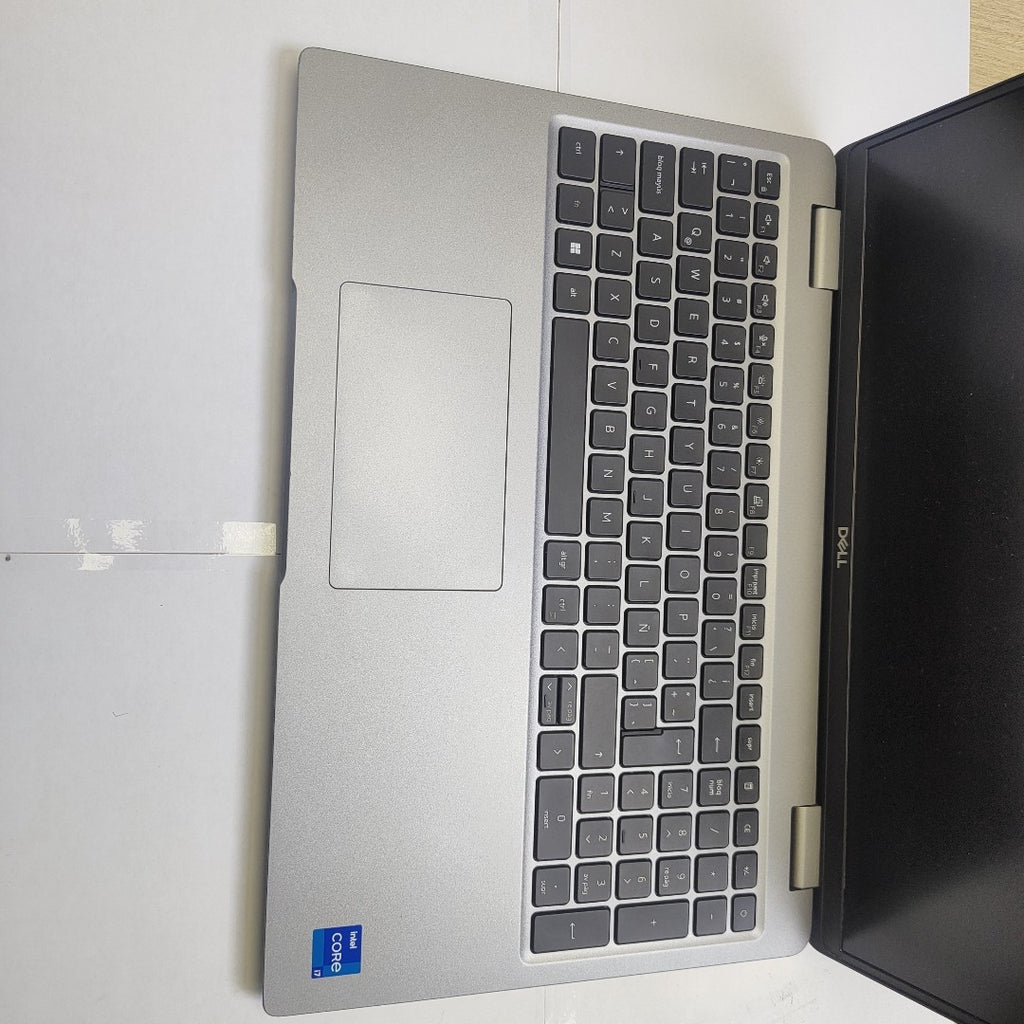 LAPTOP DELL LATITUDE 5540 (2023) 512 GB SSD 32 GB RAM (SEMINUEVO)