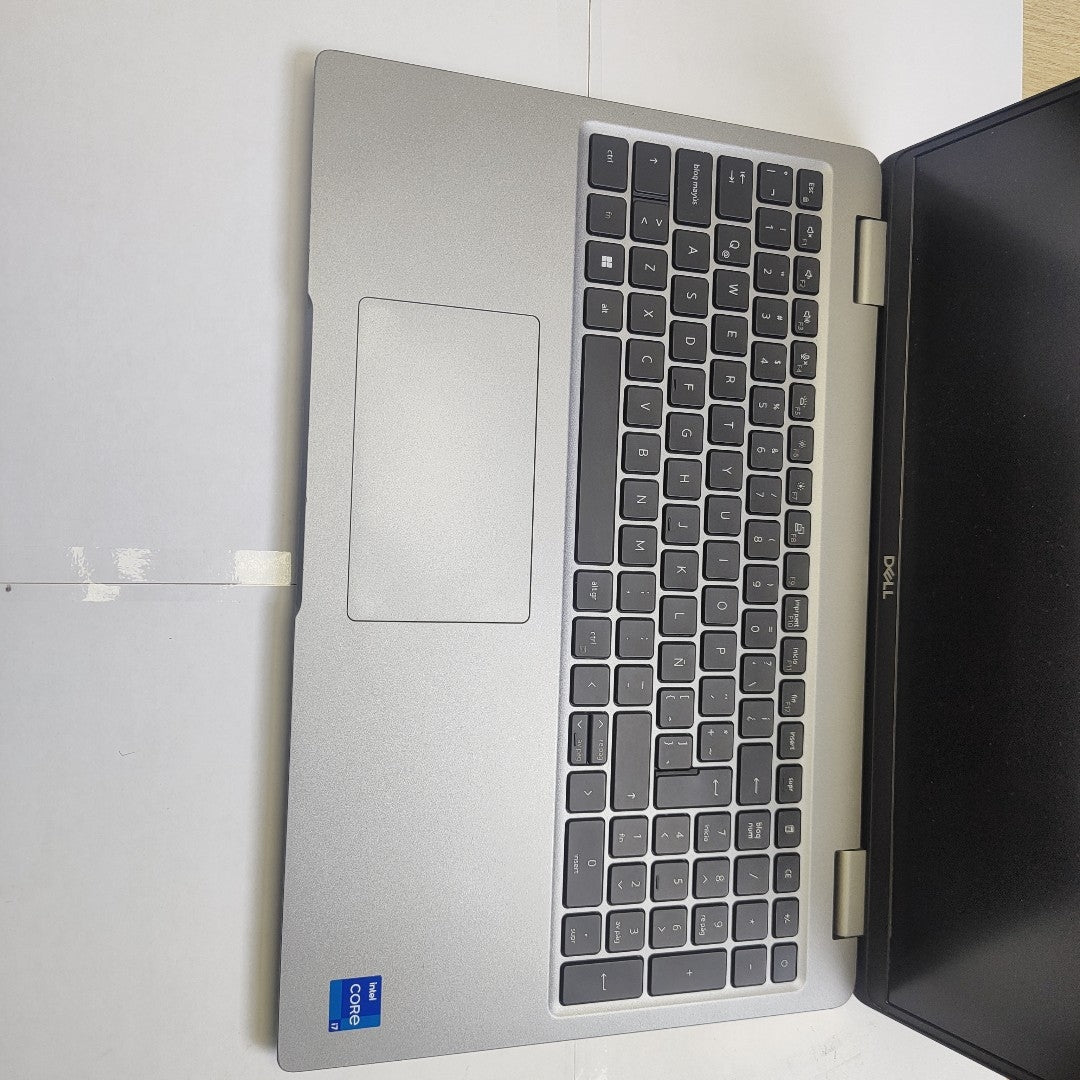 LAPTOP DELL LATITUDE 5540 (2023) 512 GB SSD 32 GB RAM (SEMINUEVO)