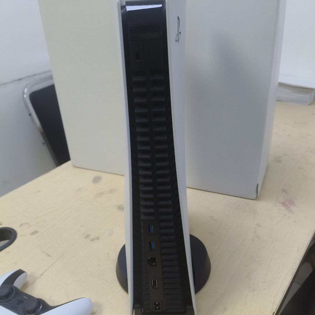 CONSOLA DE VIDEOJUEGO SONY PS5 825 SSD (SEMINUEVO)